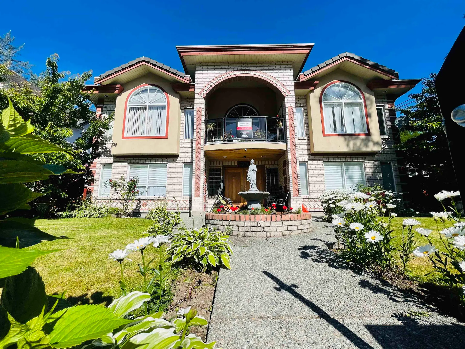 Property at 37979 Fifth Avenue, Squamish, BC