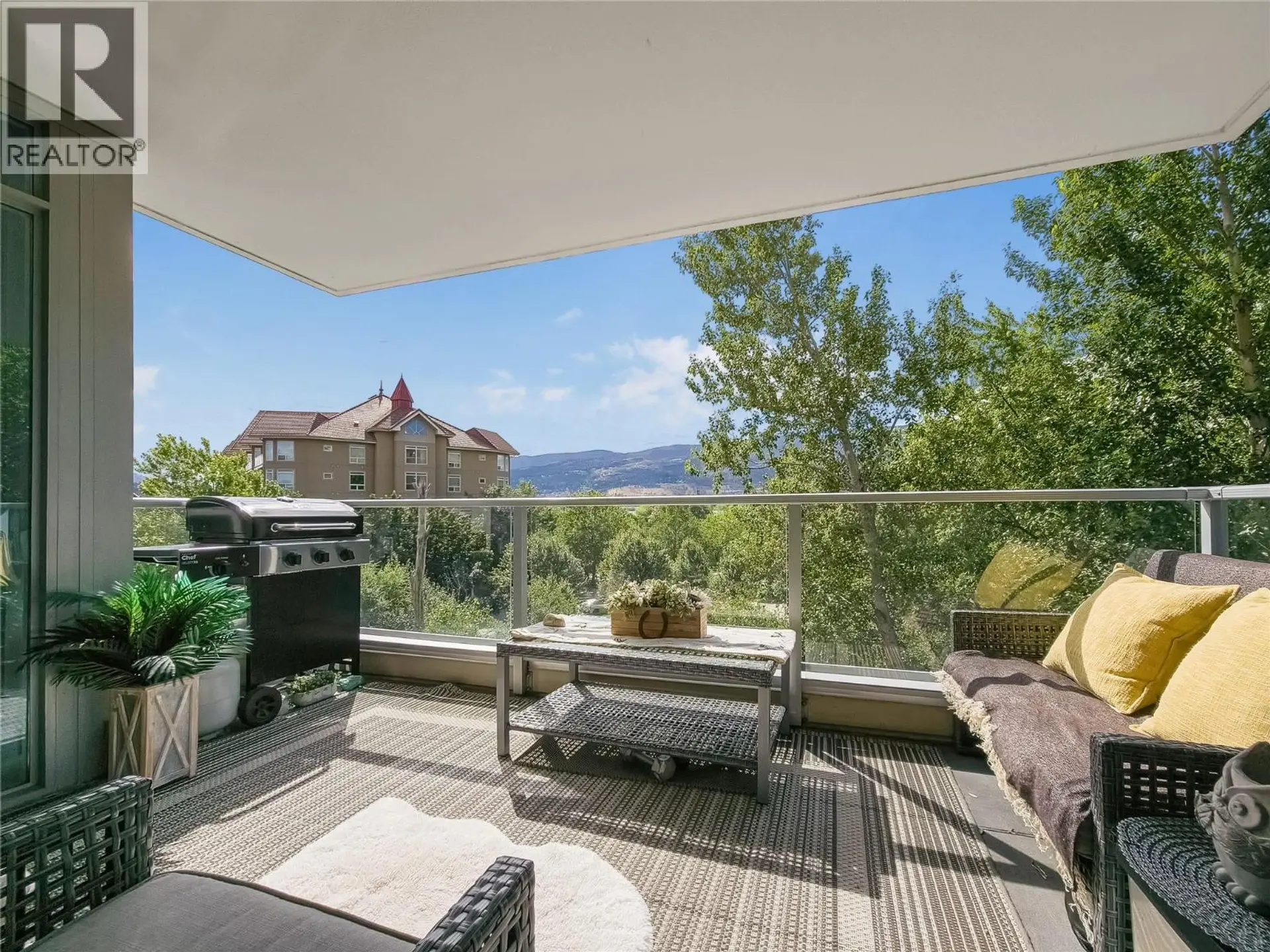 Property at #401 1075 Sunset Drive, Kelowna, BC