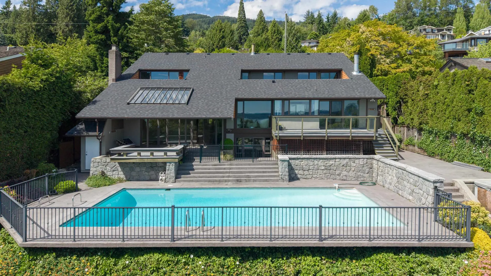 Property at 2370 Queens Avenue, West Vancouver, BC