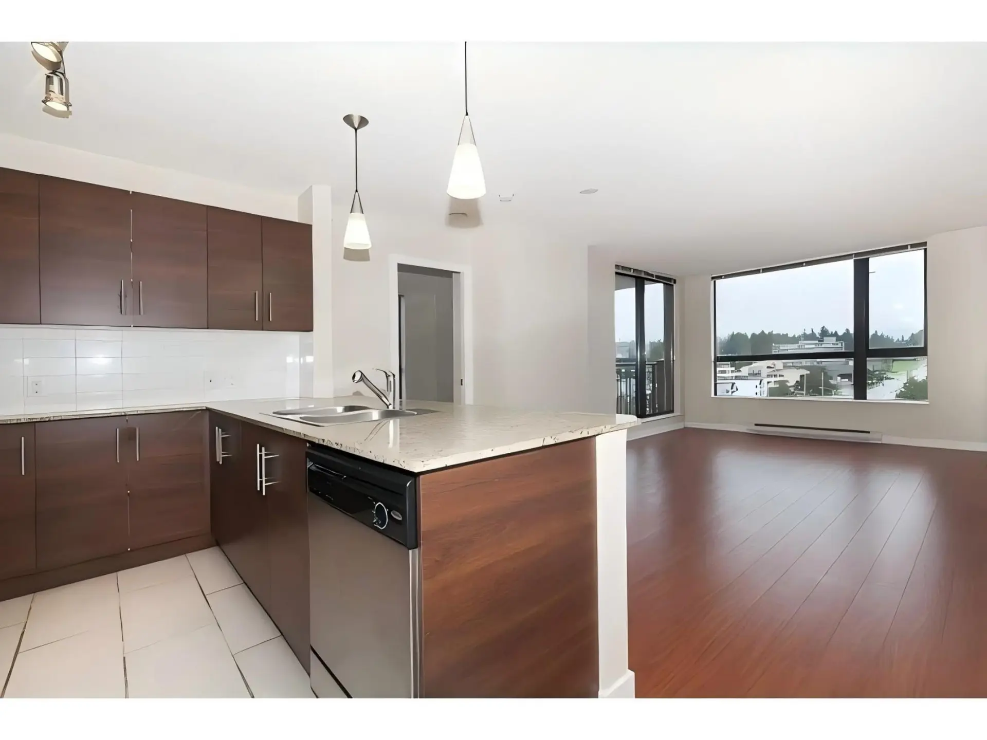 #1307 814 Royal Avenue - Image 2