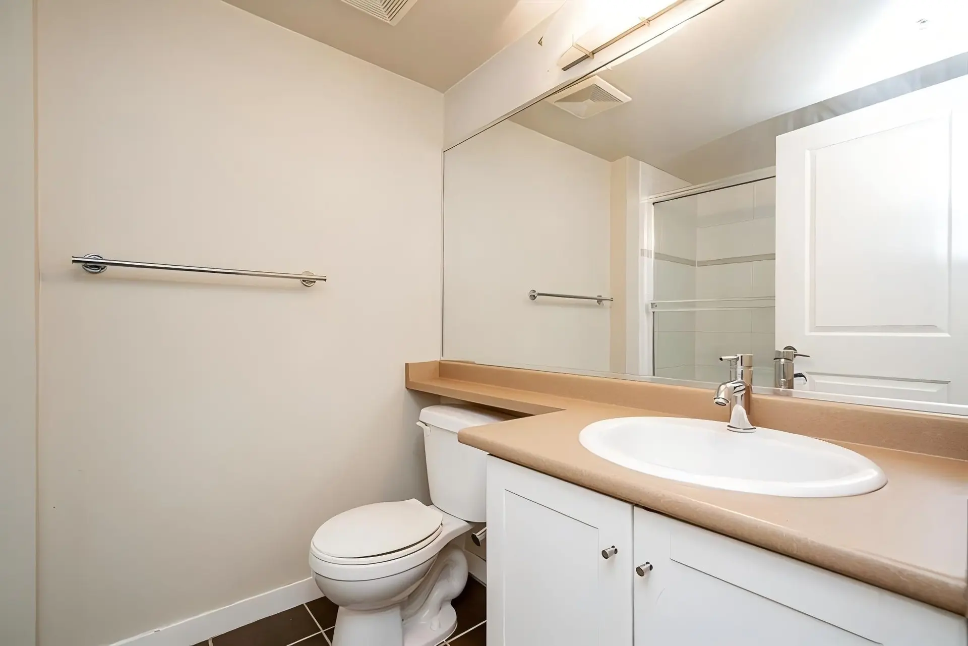 #1307 814 Royal Avenue - Image 6