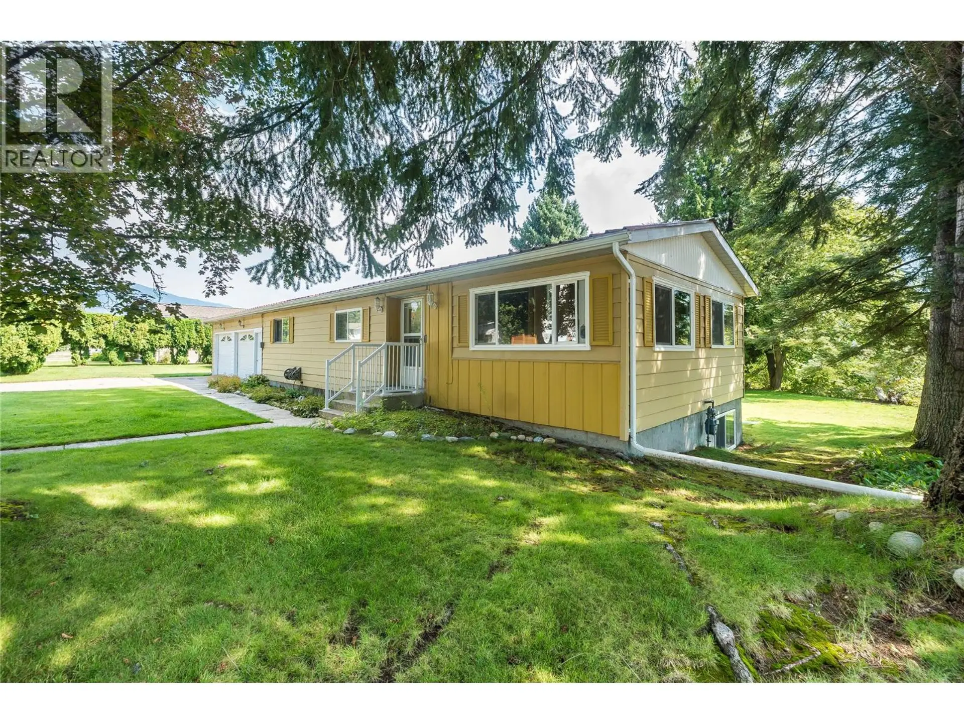 Property at 2625 6th Avenue, Castlegar, BC