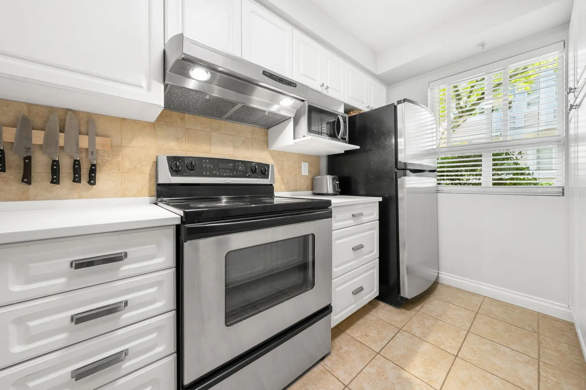 #249 2565 W Broadway - Image 12