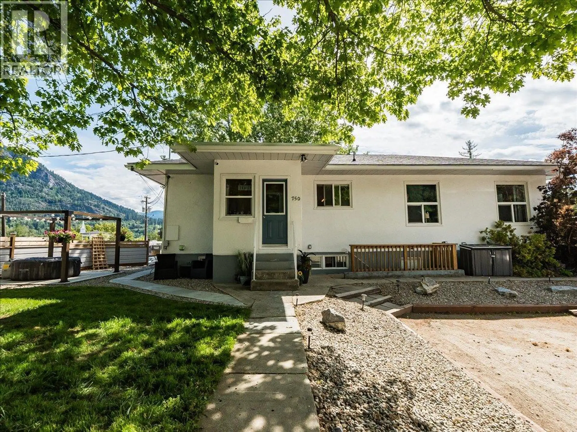 Property at 750 7th Avenue, Castlegar, BC