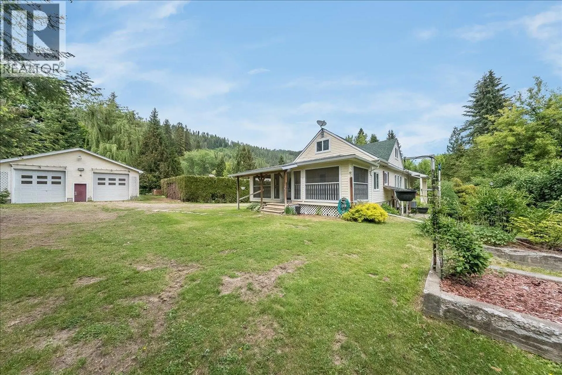 Property at 25 Davis Avenue, Fruitvale, BC