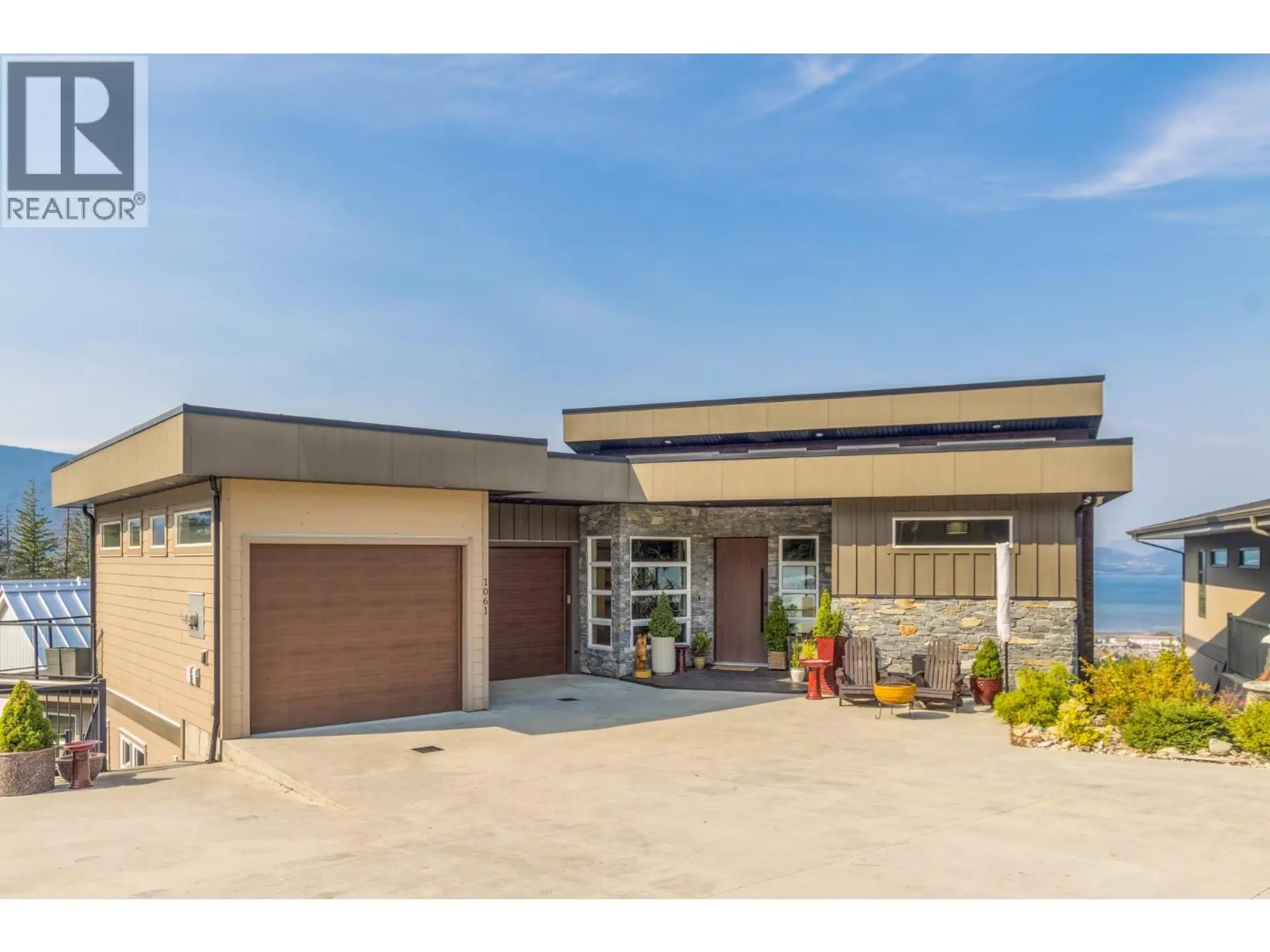 Property at 1061 19 Avenue SE, Salmon Arm, BC