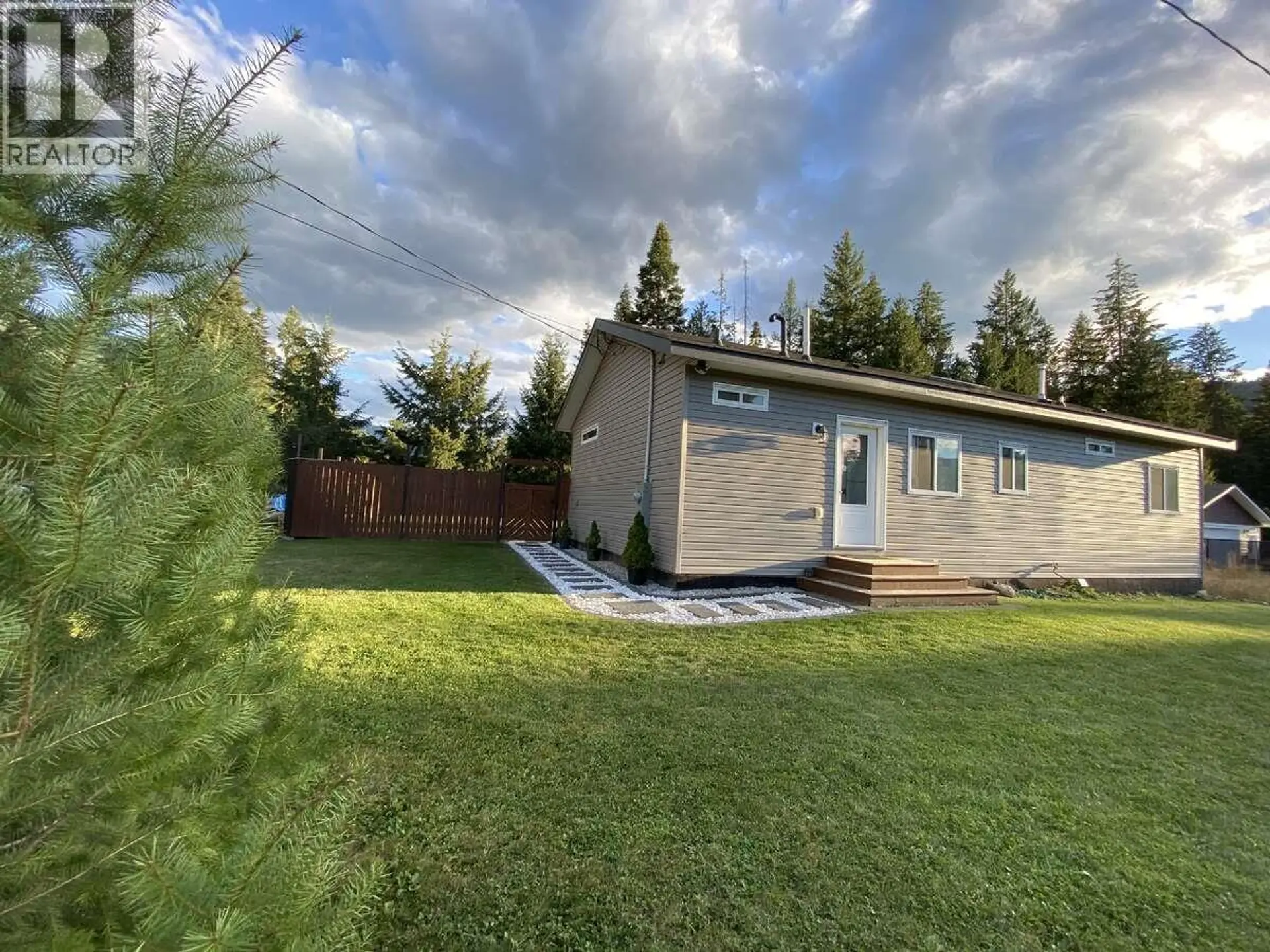 2704 JACKS Crescent - Image 2