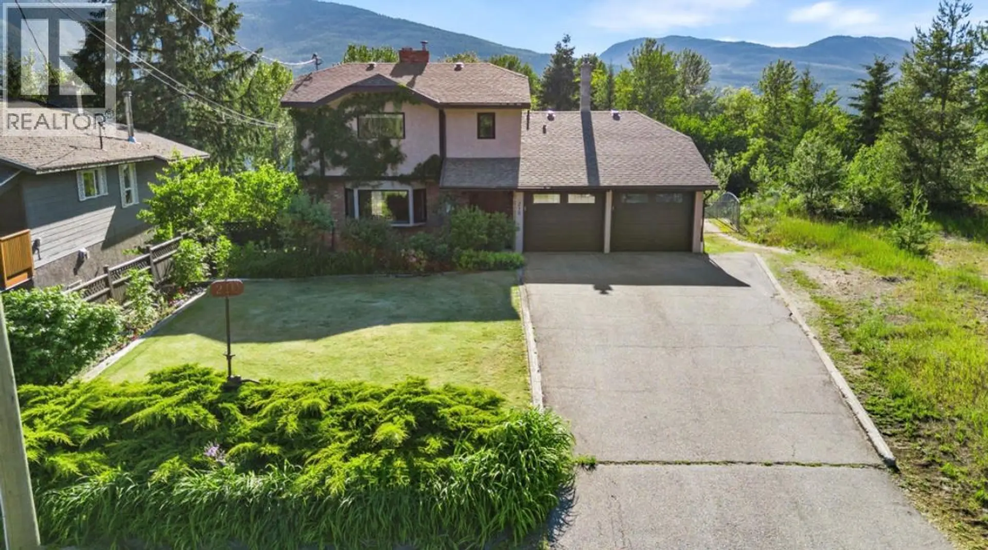 Property at 210 10th Avenue NW, Nakusp, BC
