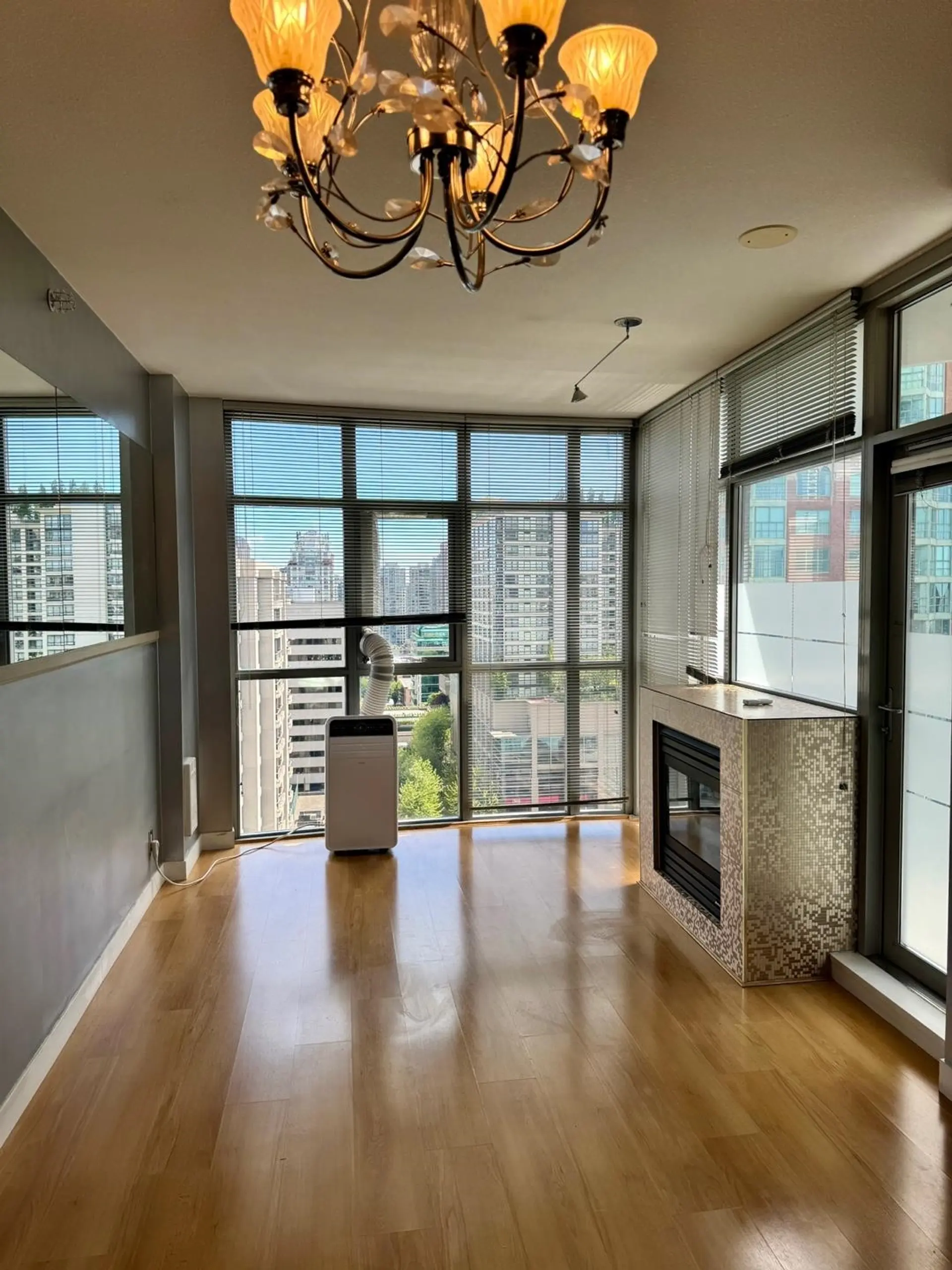 #1606 1050 Smithe Street - Image 2