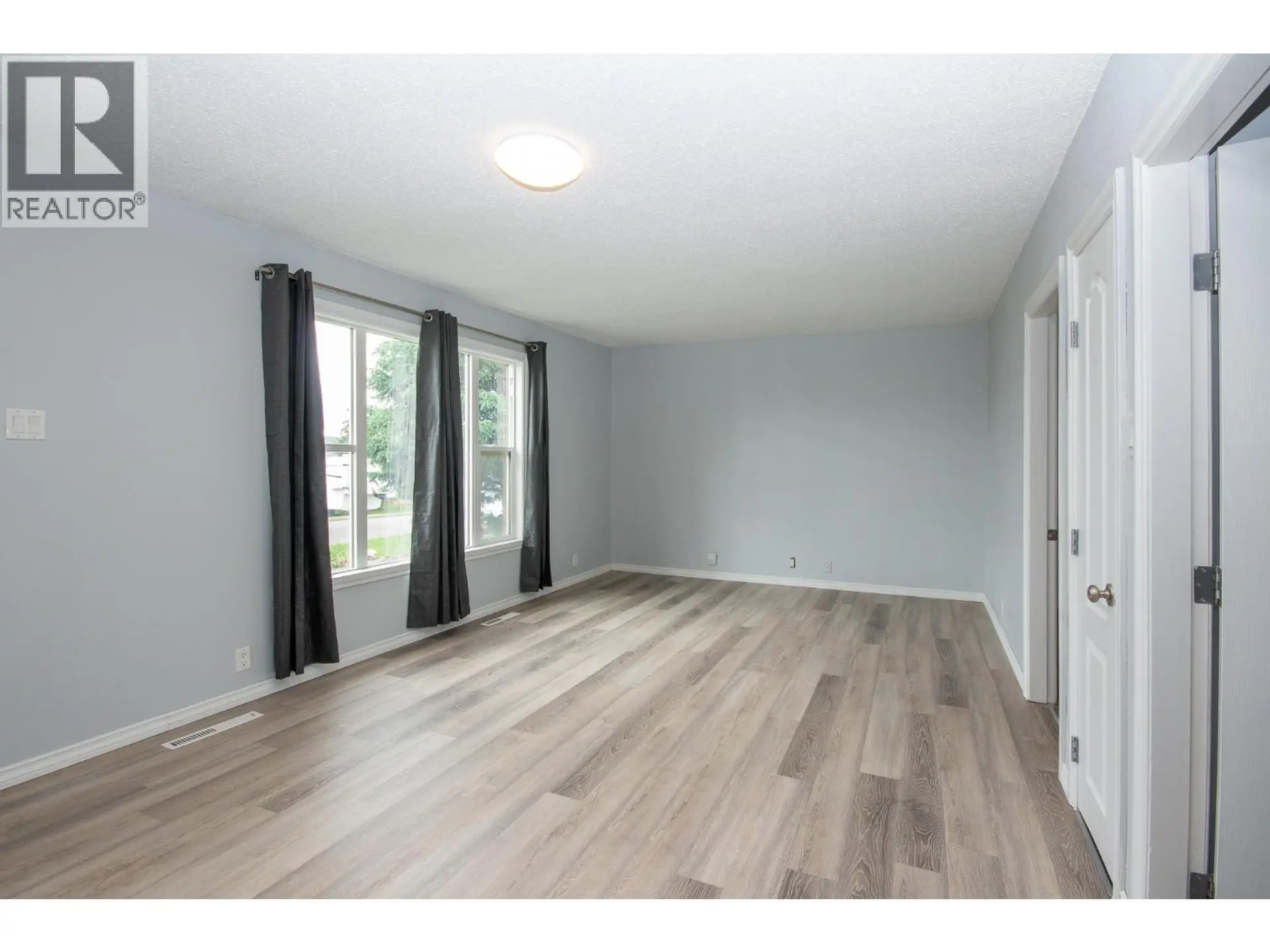 1140 96A Avenue - Image 5