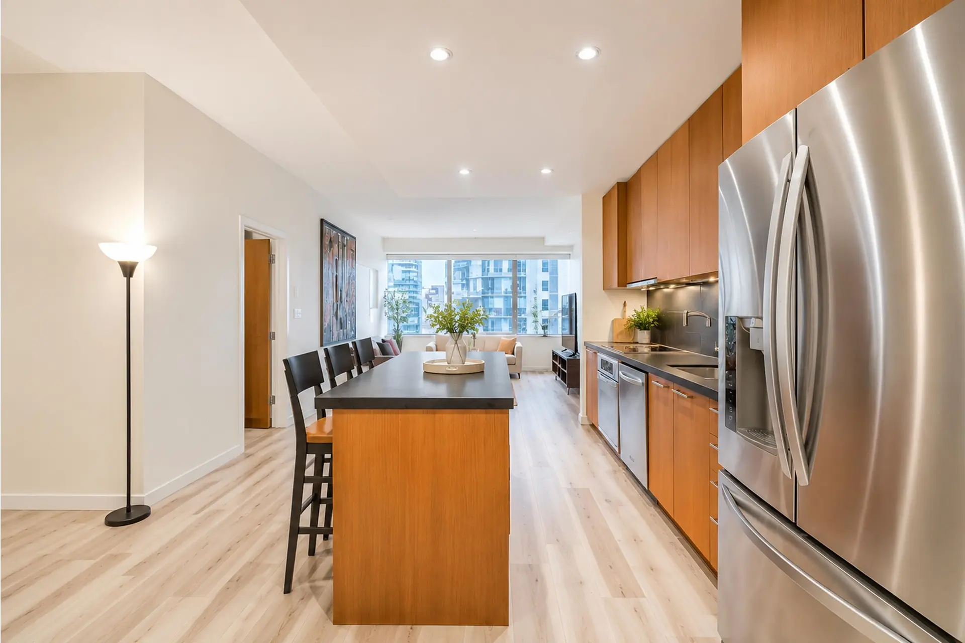 #915 1333 W Georgia Street - Image 5