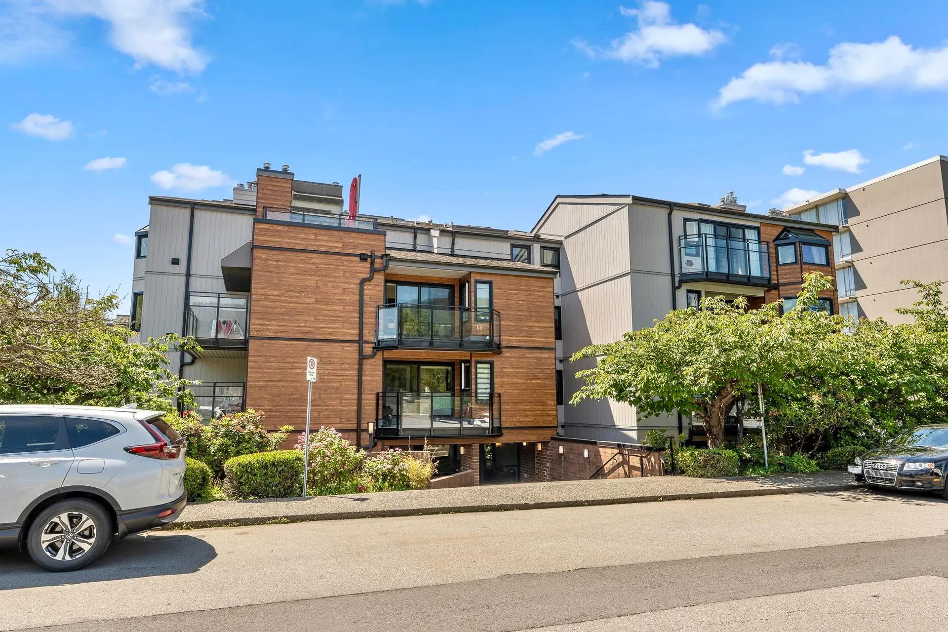 Property at #403 1340 Duchess Avenue, West Vancouver, BC