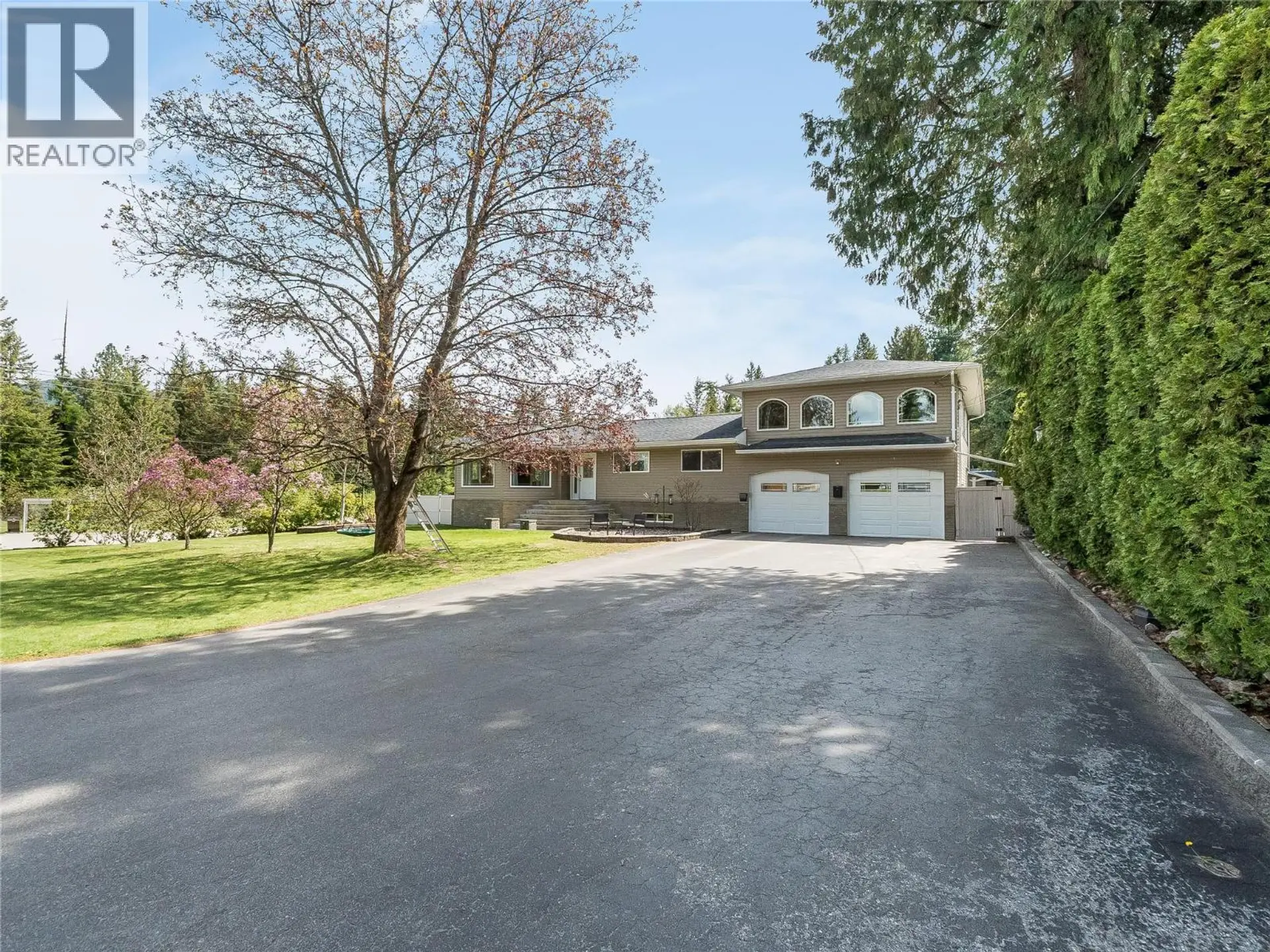 Property at 1400 MEADOWBROOK Drive, Castlegar, BC