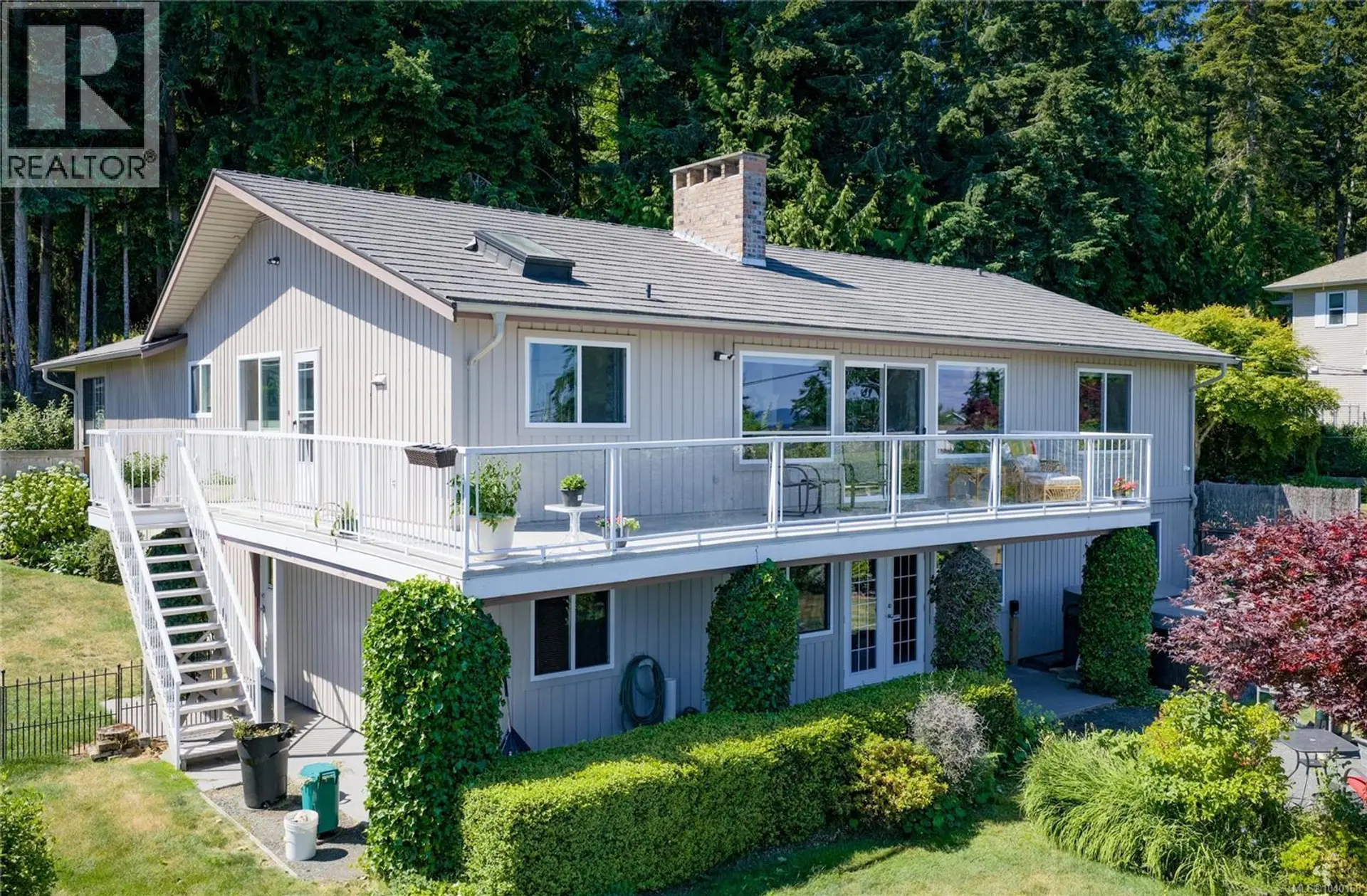 Property at 323 Hoylake Rd W, Qualicum Beach, BC