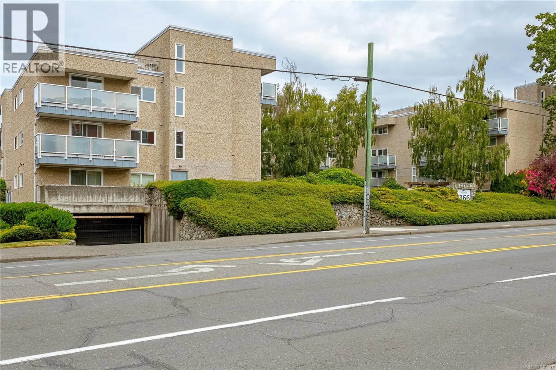 Property at #305 1366 Hillside Ave, Victoria, BC