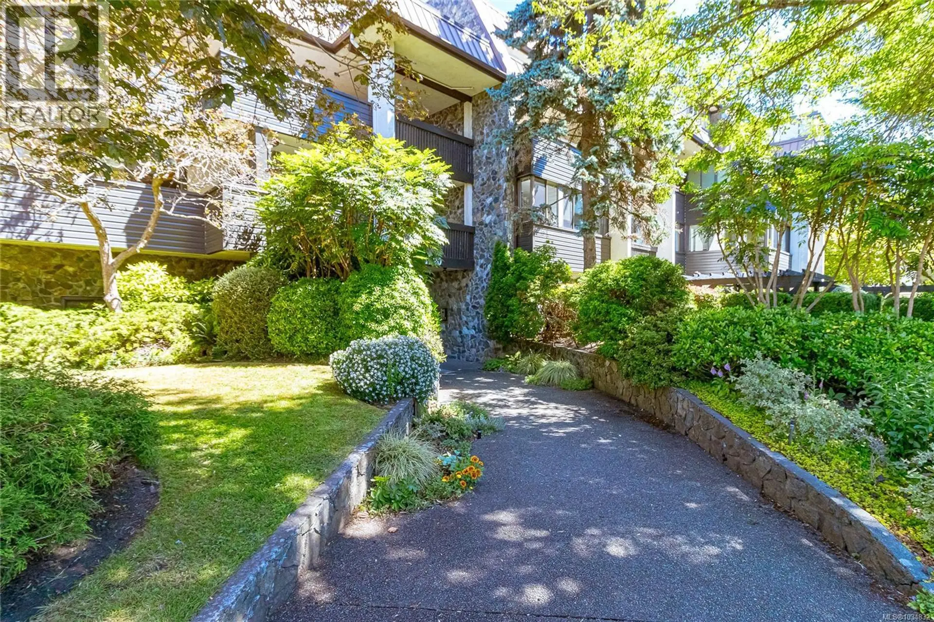 Property at #306 1120 Fairfield Rd, Victoria, BC