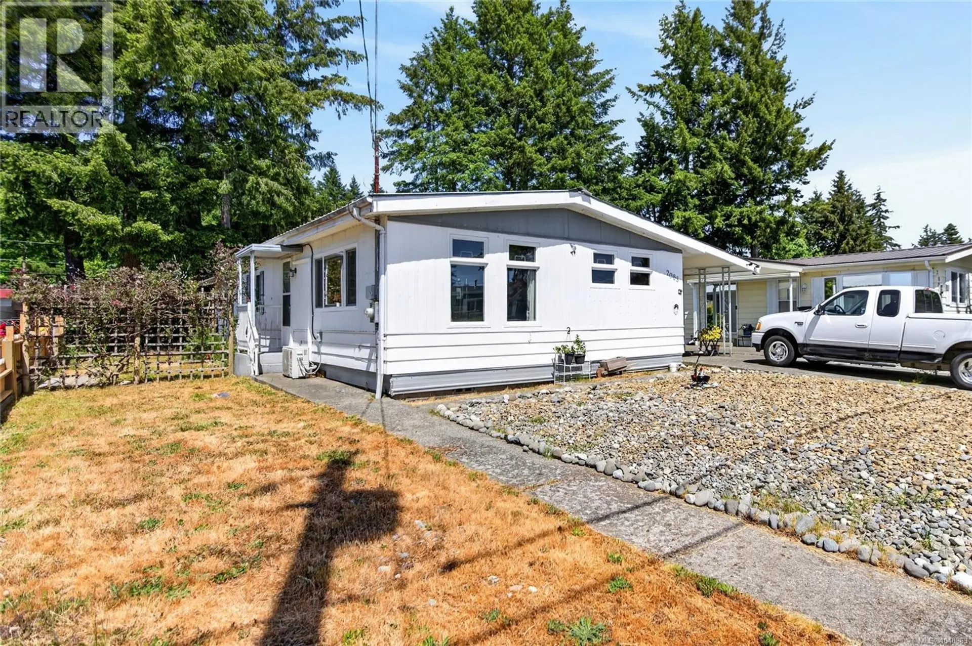 Property at 2068 4th St E, Courtenay, BC
