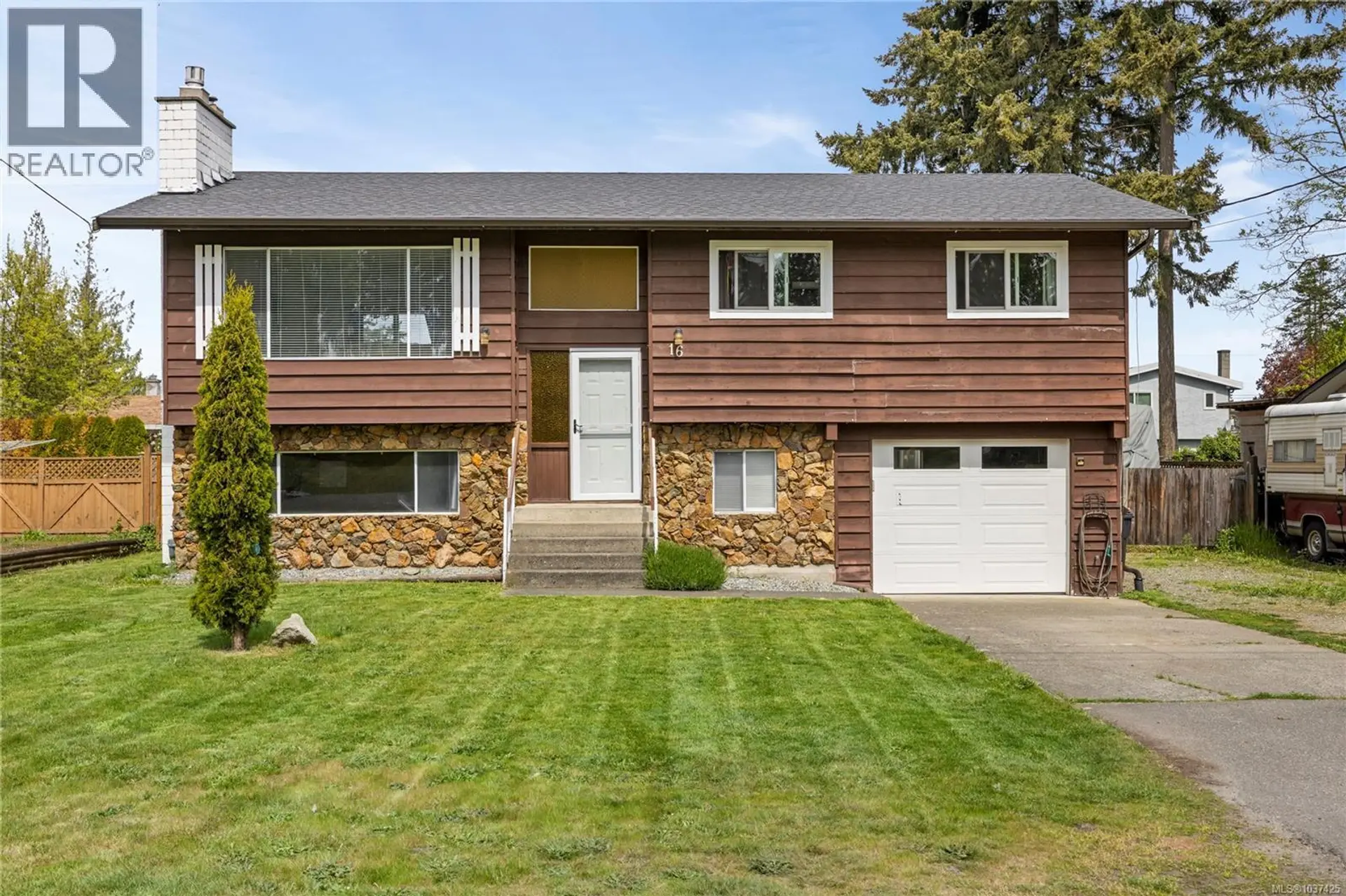 Property at 16 Jenkins Pl, Parksville, BC
