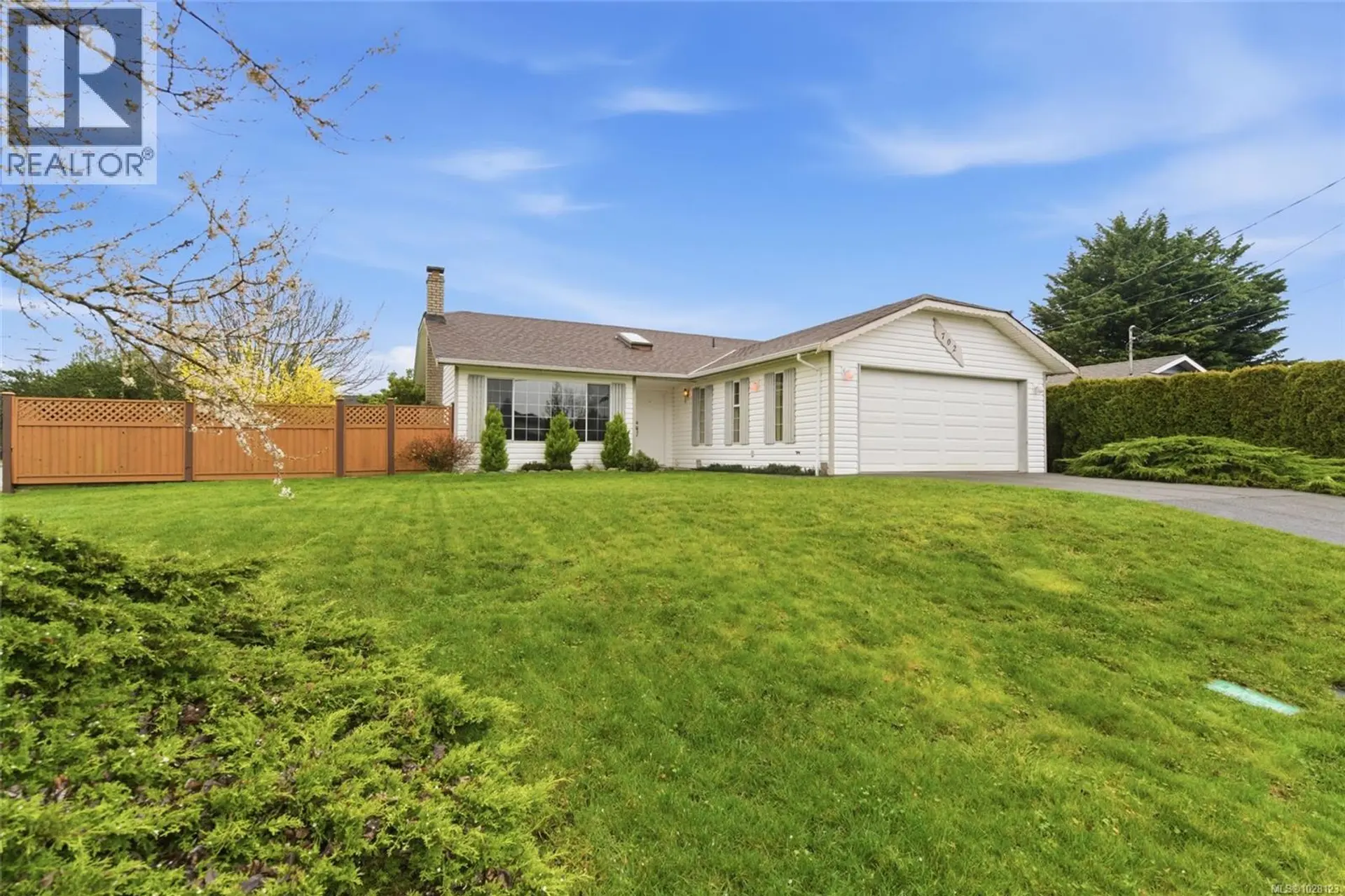 Property at 702 Forsyth Ave, Parksville, BC