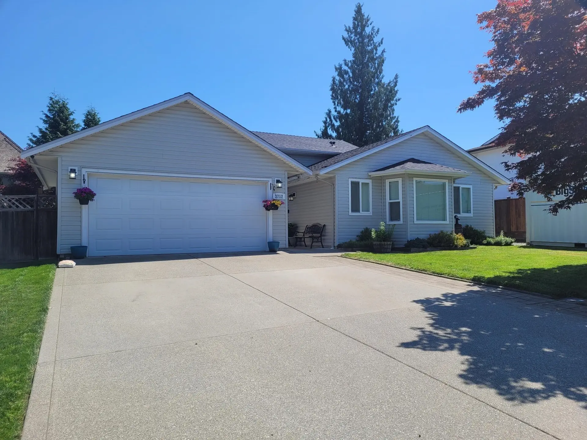 Property at 3712 Dunsmuir Way, Abbotsford, BC