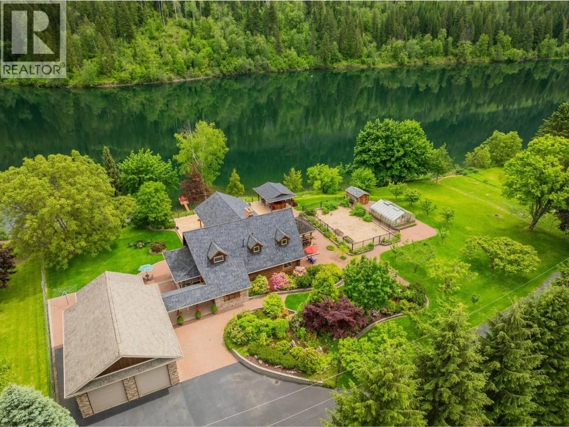 Property at 906 JAMES Road, Shoreacres, BC