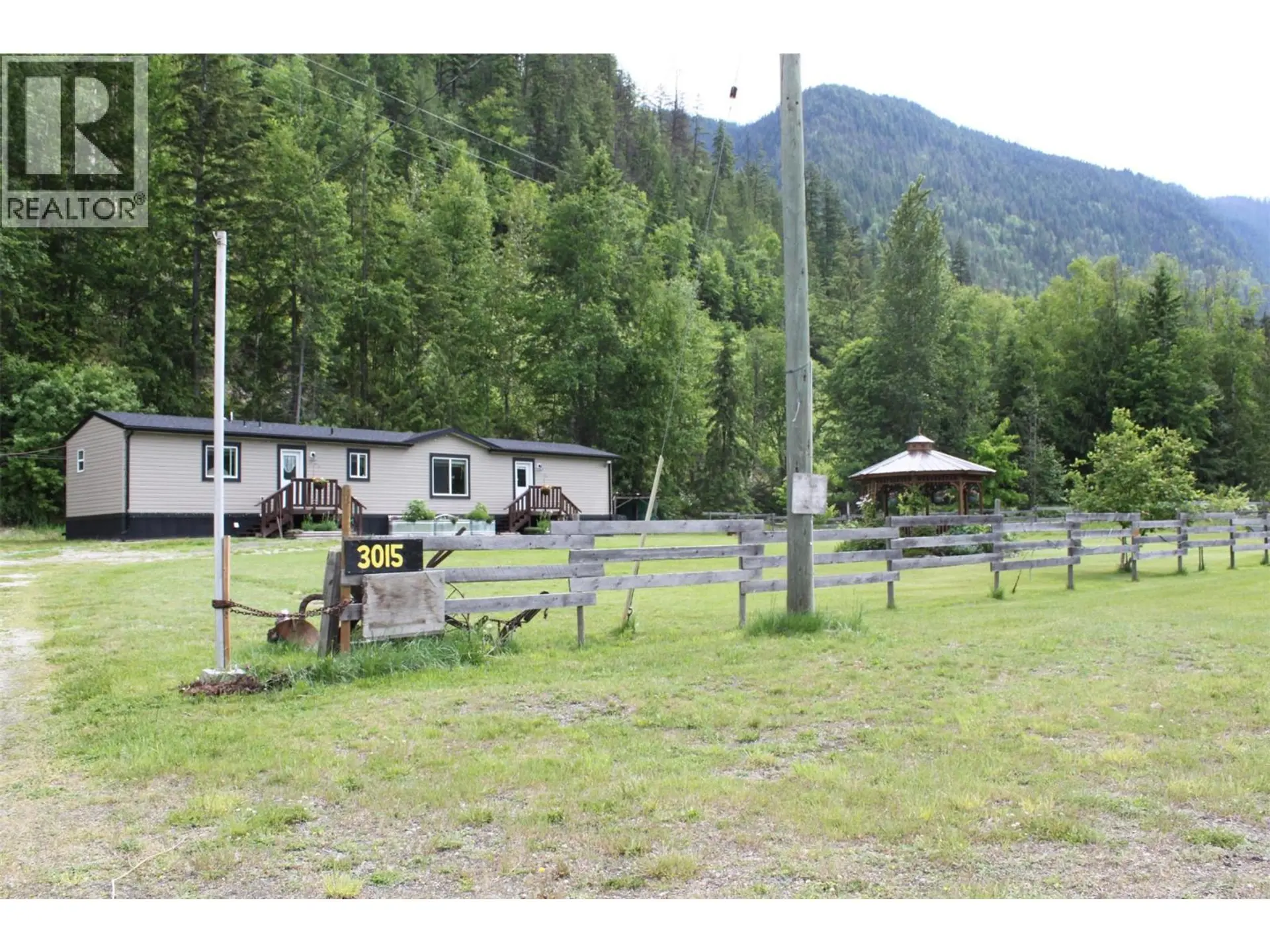 Property at 3015 6 Highway, Nakusp, BC