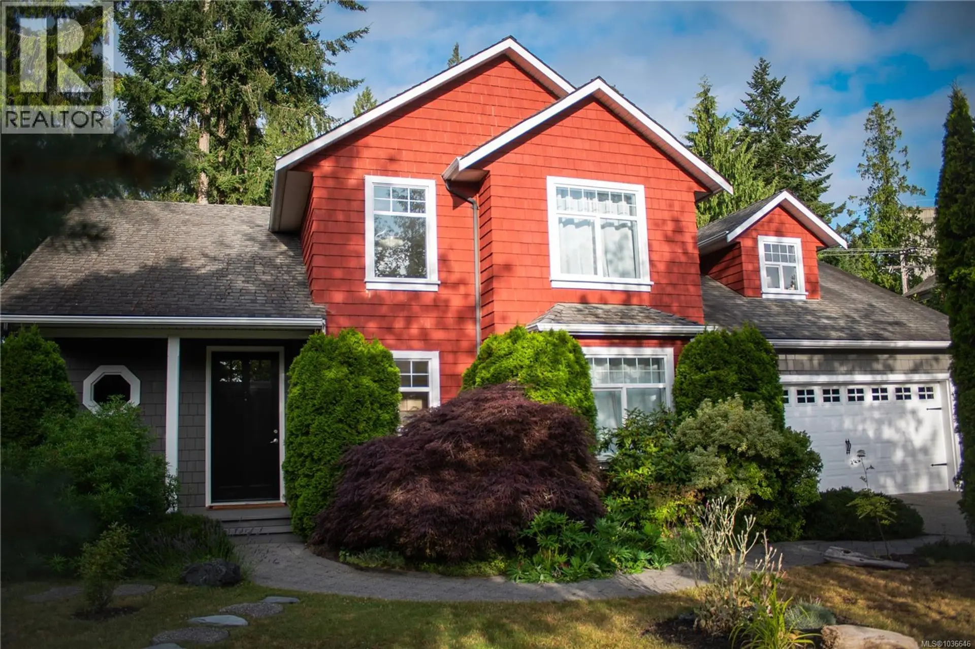 Property at 907 Savary Dr, Qualicum Beach, BC