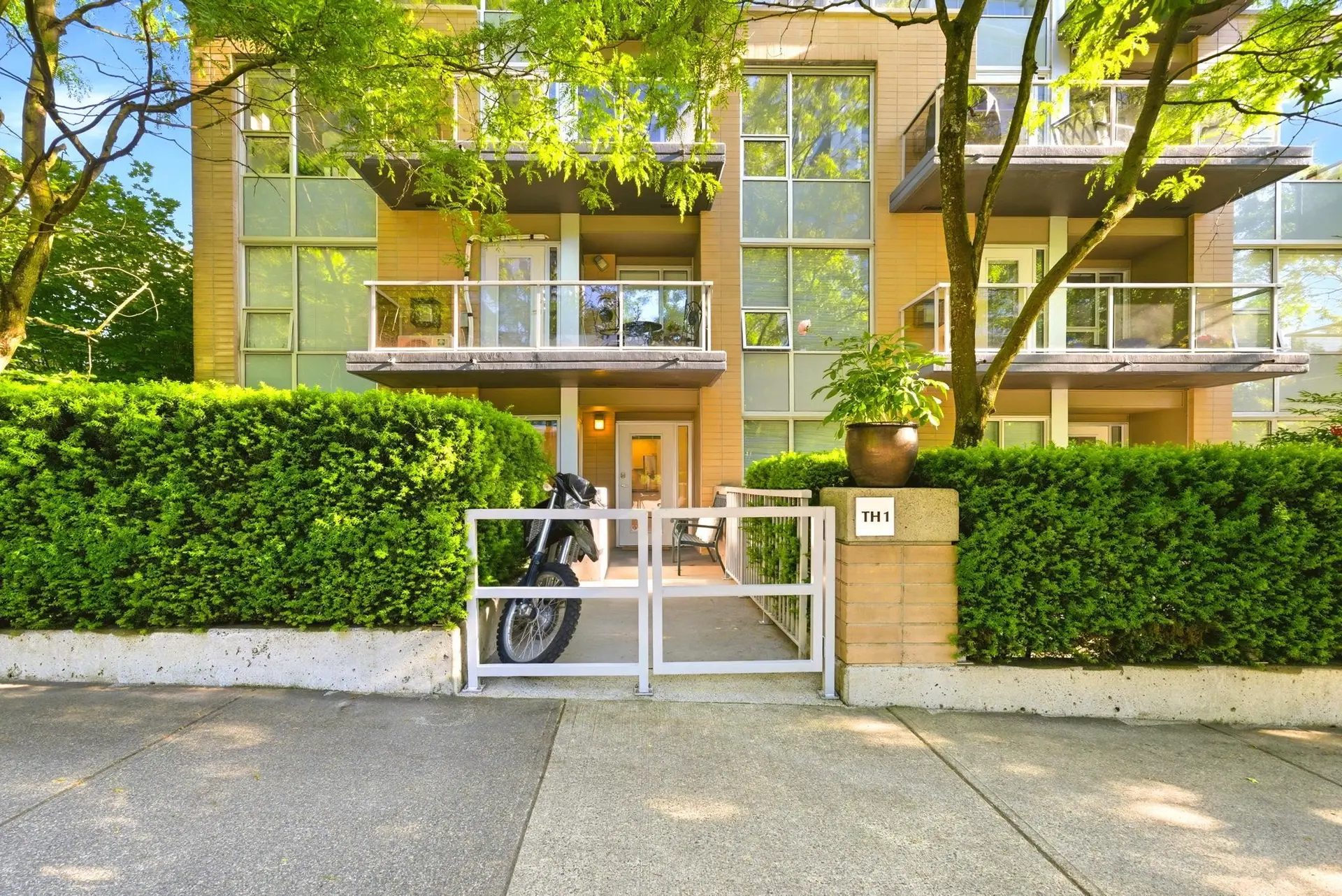 Property at #TH1 1288 Chesterfield Avenue, North Vancouver, BC