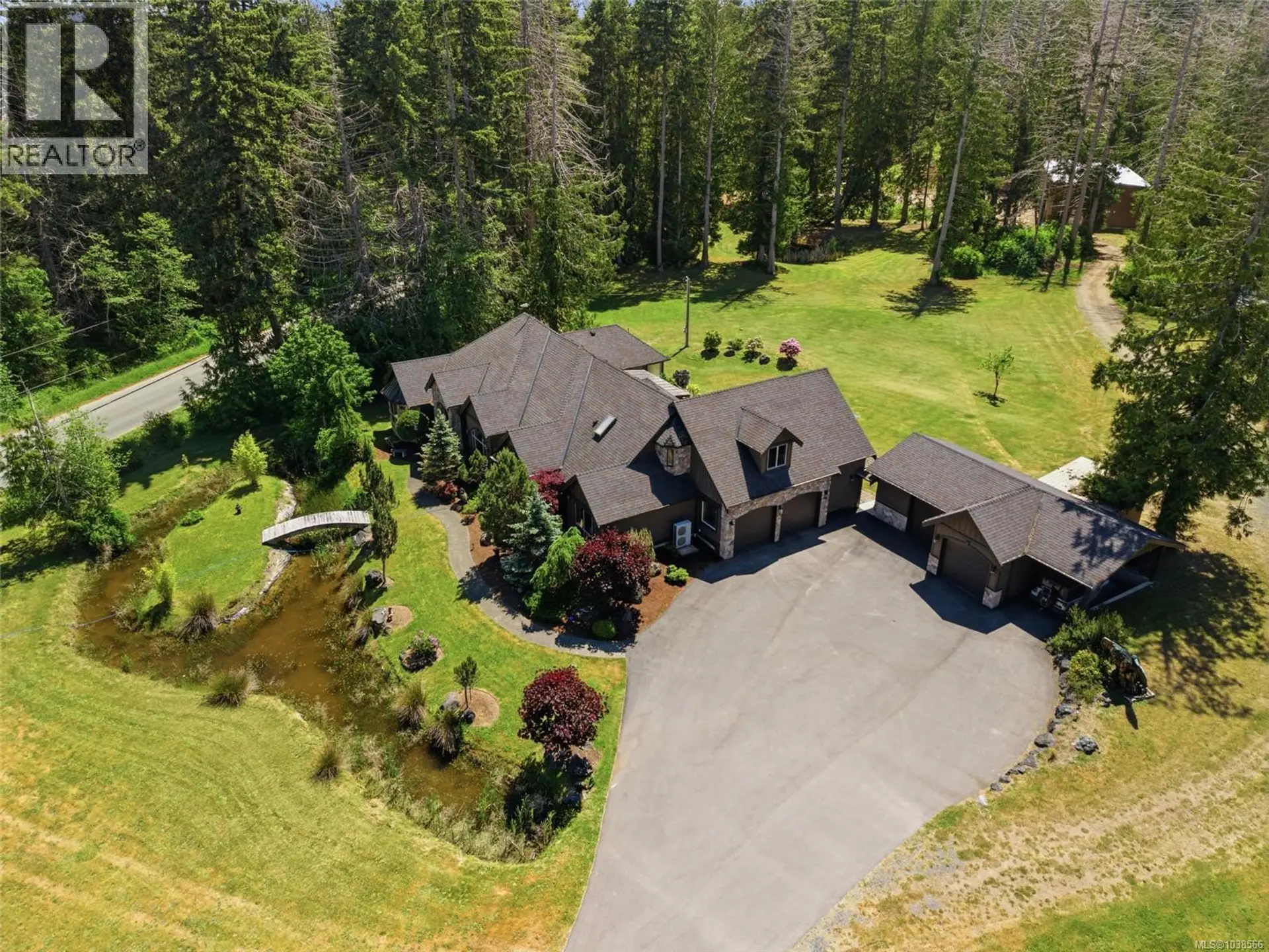 Property at 990 View Rd, Qualicum Beach, BC