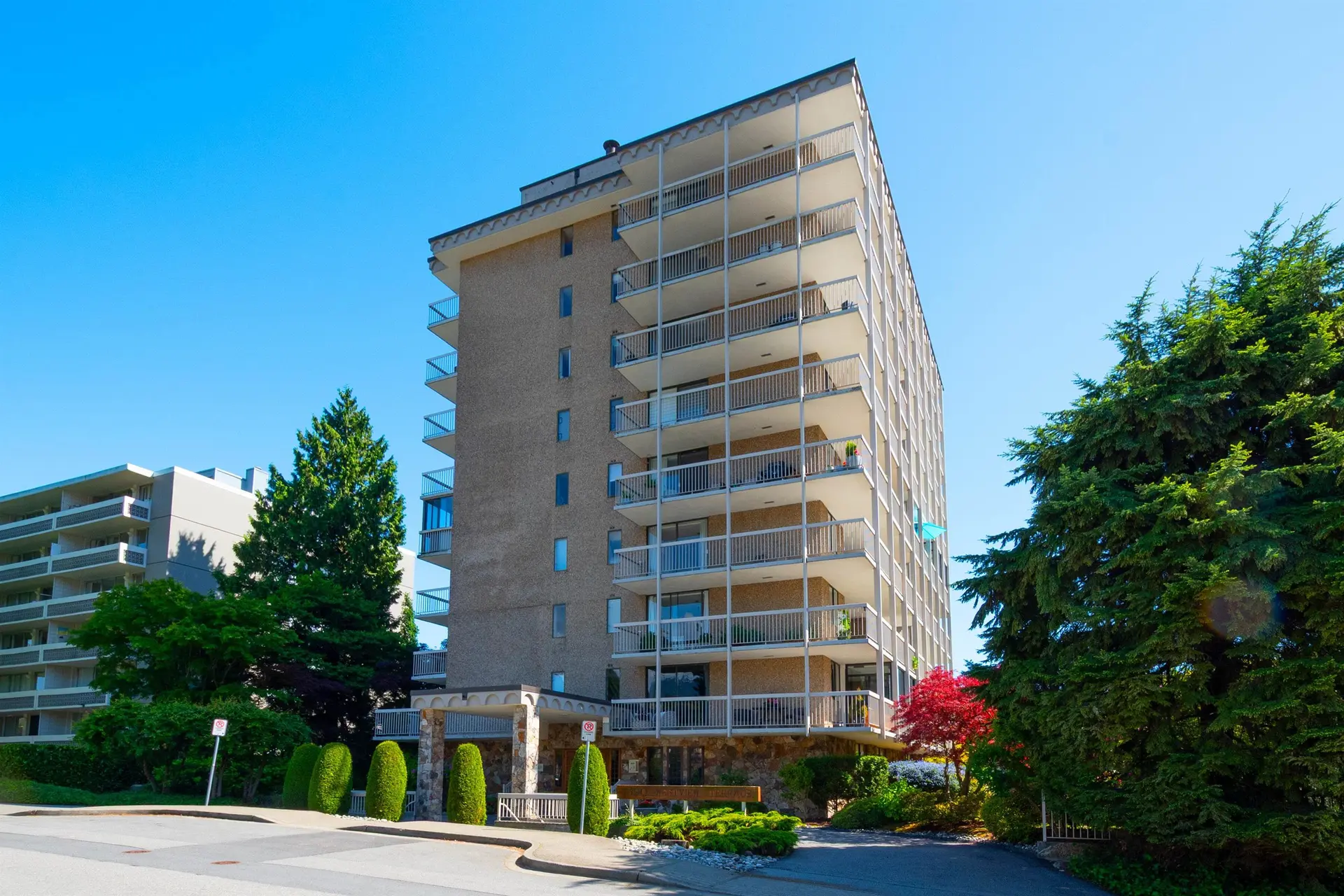 Property at #402 1390 Duchess Avenue, West Vancouver, BC
