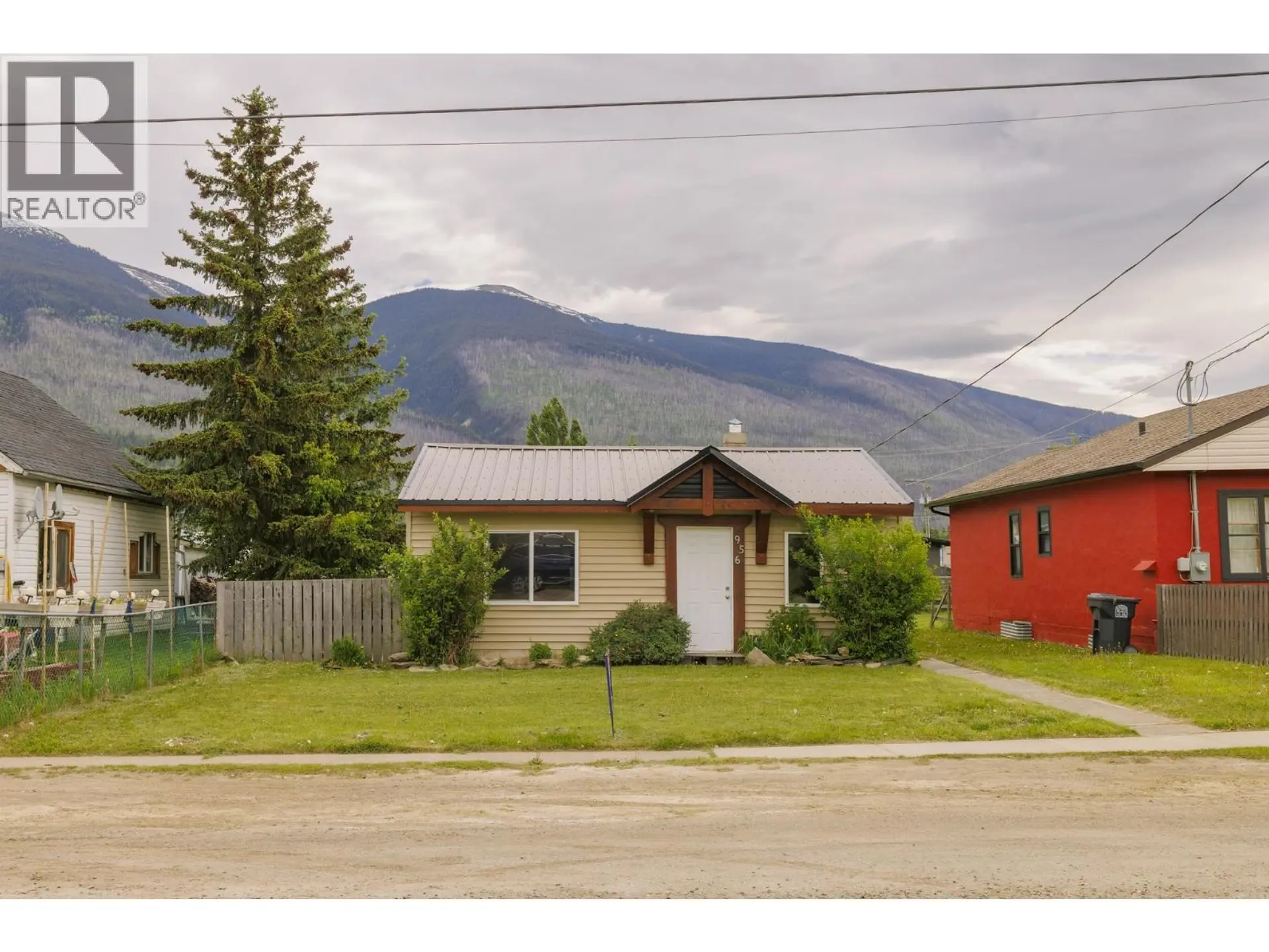 Property at 956 4TH AVENUE, McBride, BC