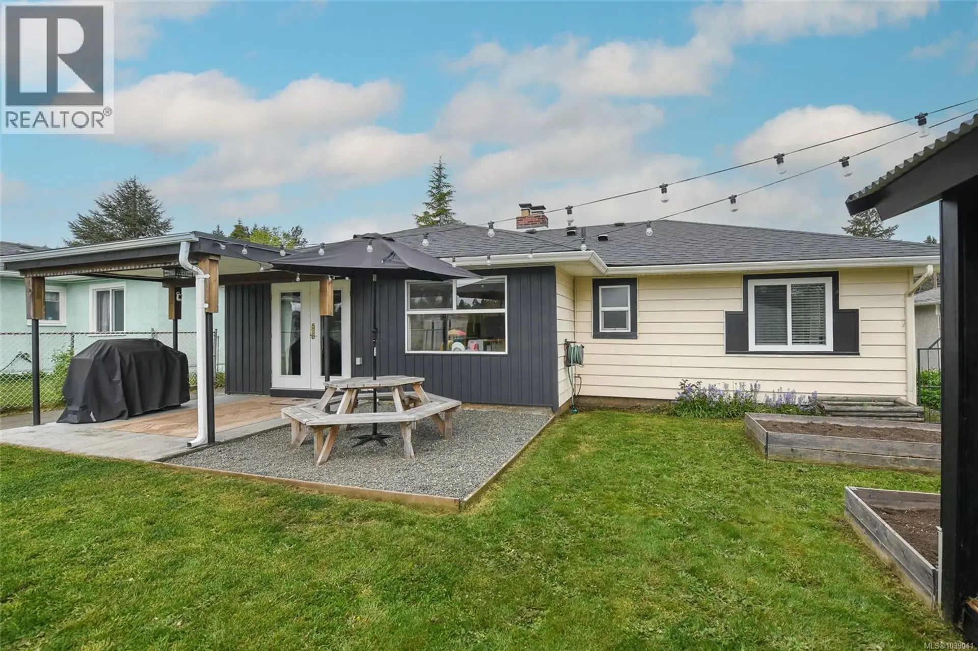 Property at 656 14th St, Courtenay, BC