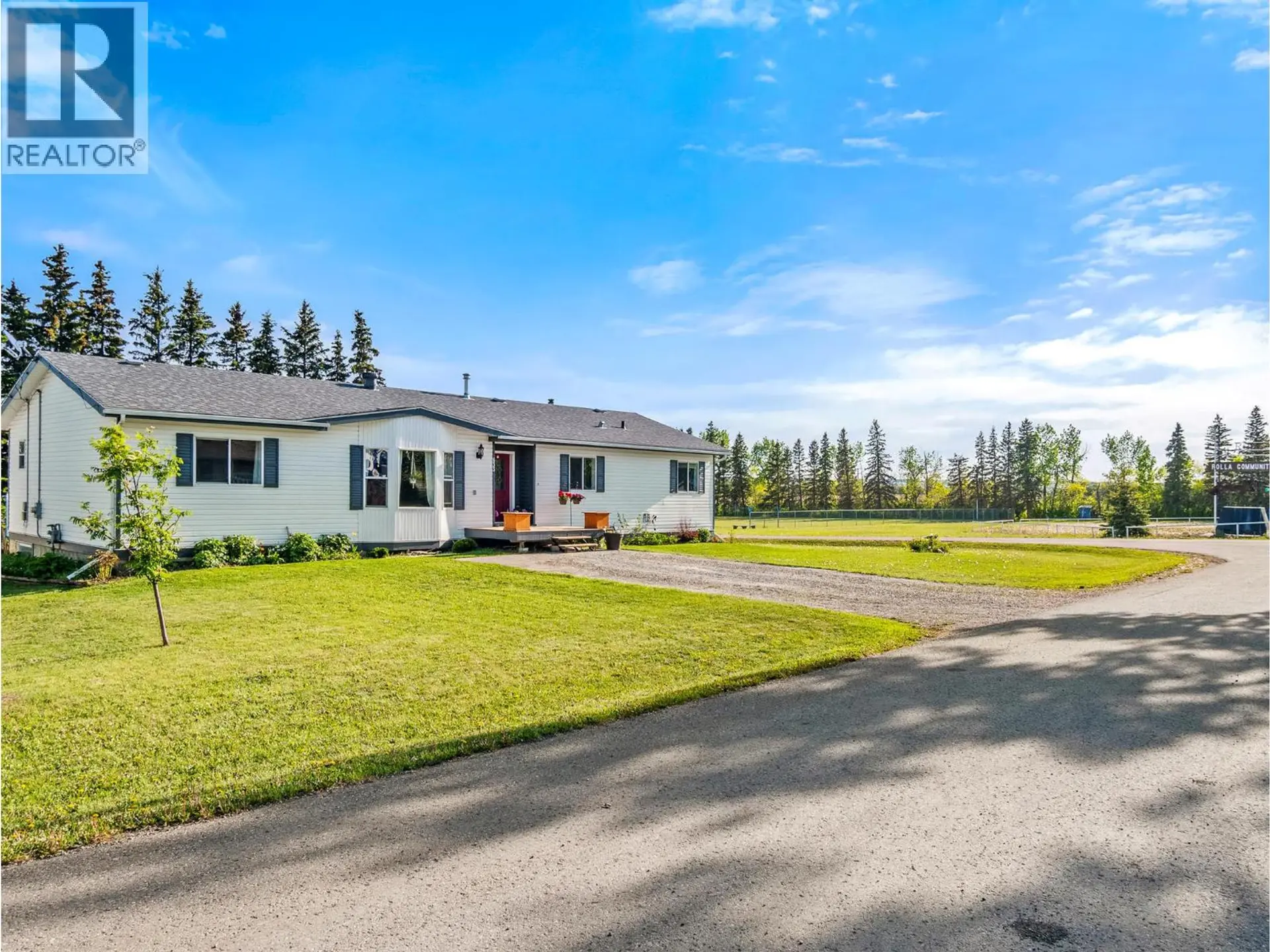 Property at 633 404 Avenue, Rolla, BC