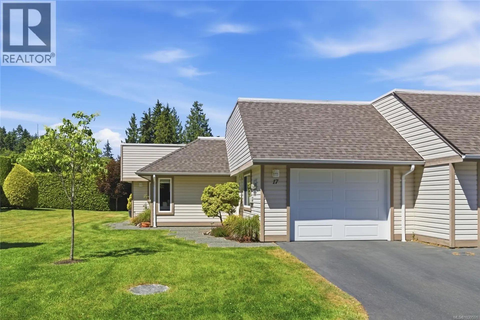 Property at #17 460 Schley Pl, Qualicum Beach, BC