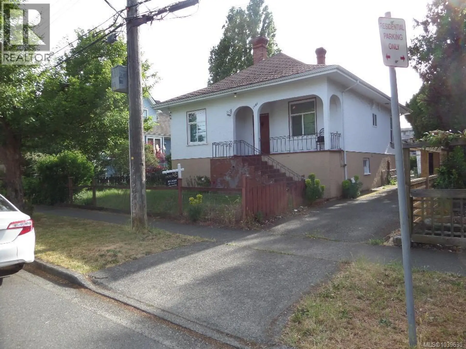 Property at 1606 Bank St, Victoria, BC