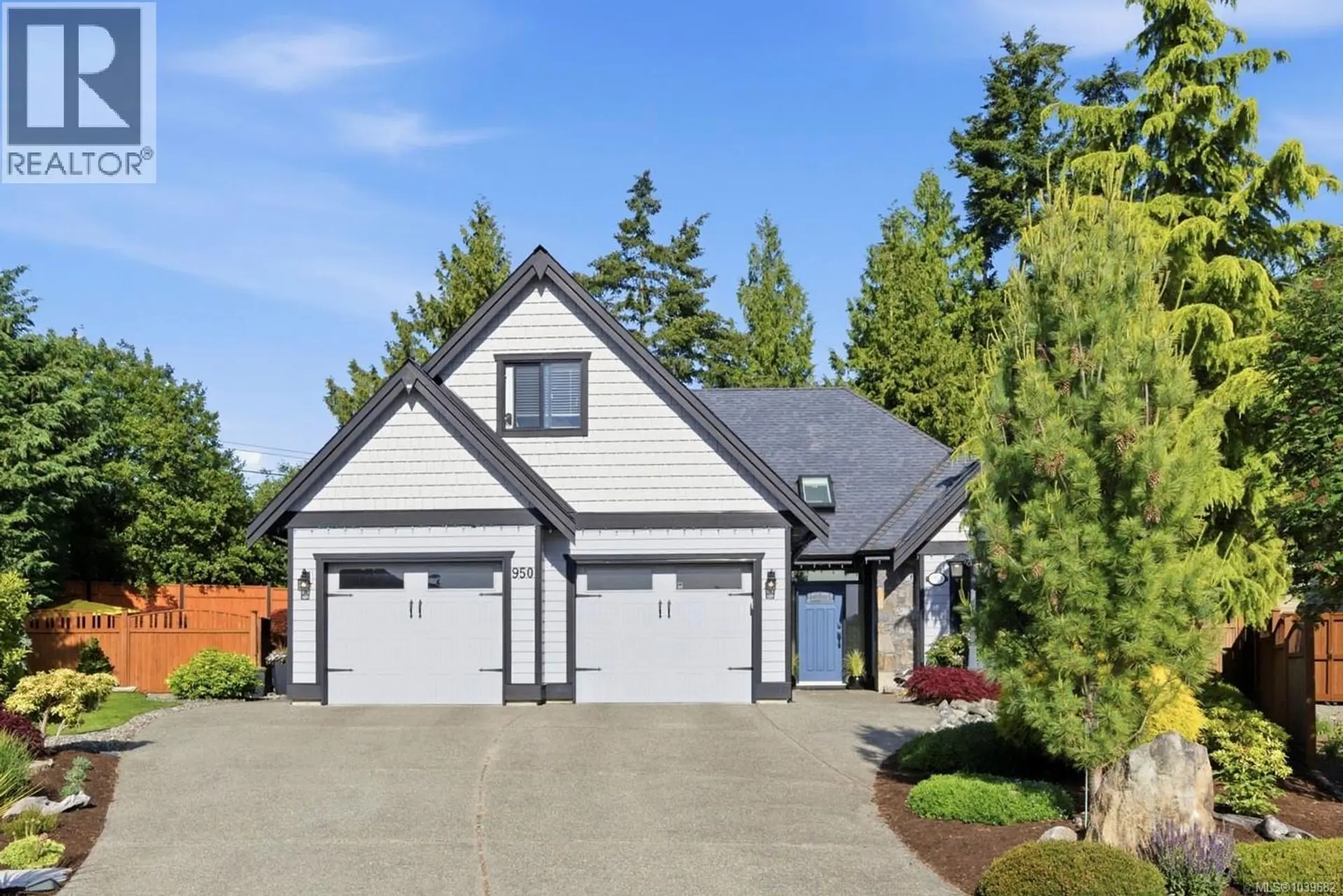 Property at 950 Rockland Pl, French Creek, BC