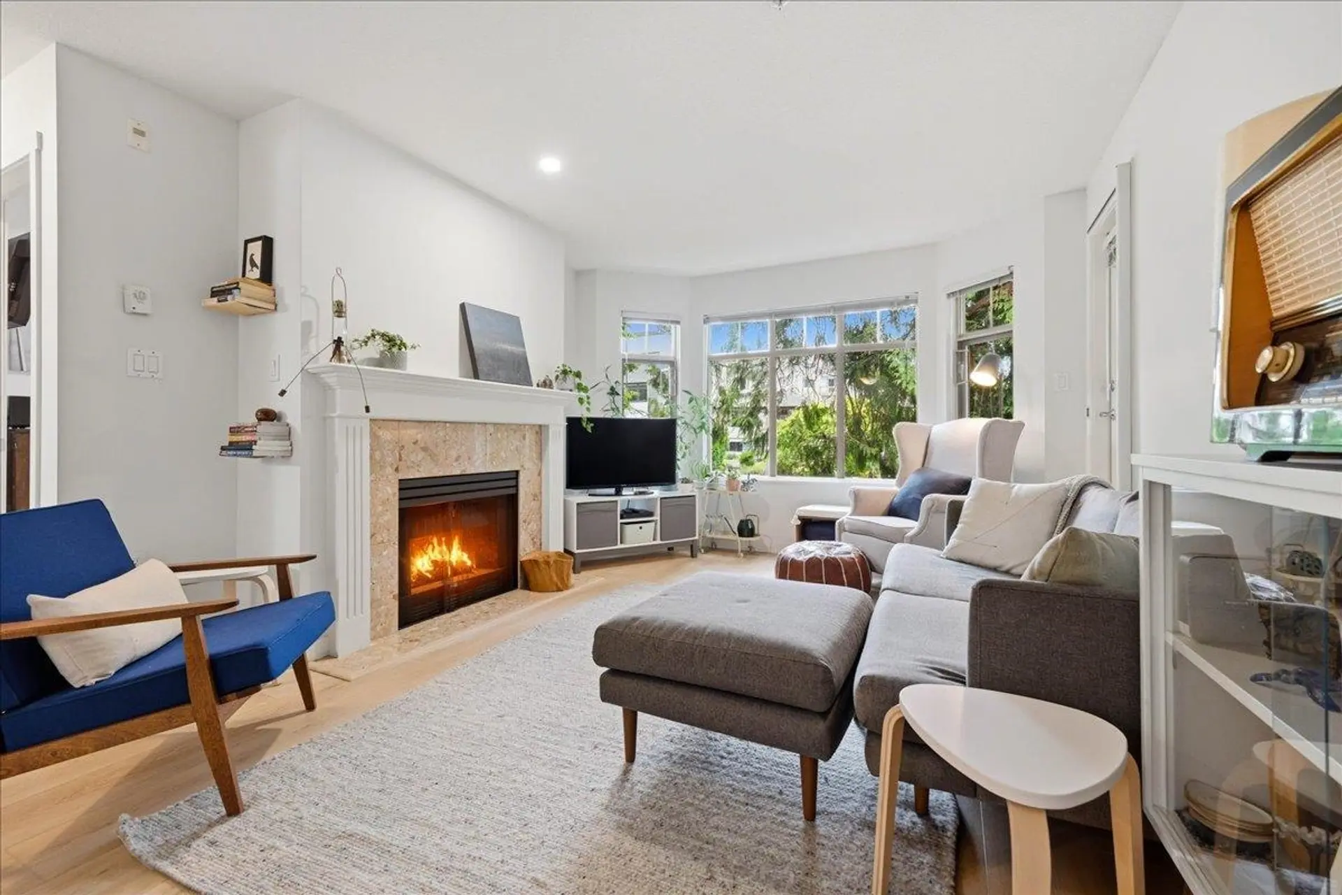 Property at #411 2059 Chesterfield Avenue, North Vancouver, BC