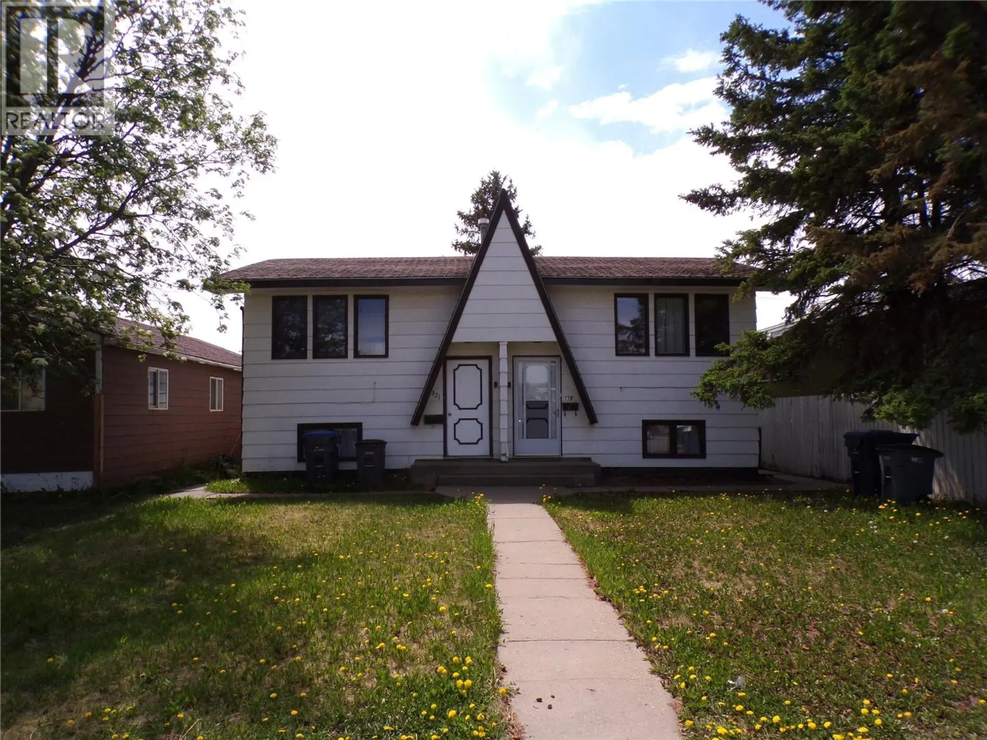 Property at 821/823 105 Avenue, Dawson Creek, BC