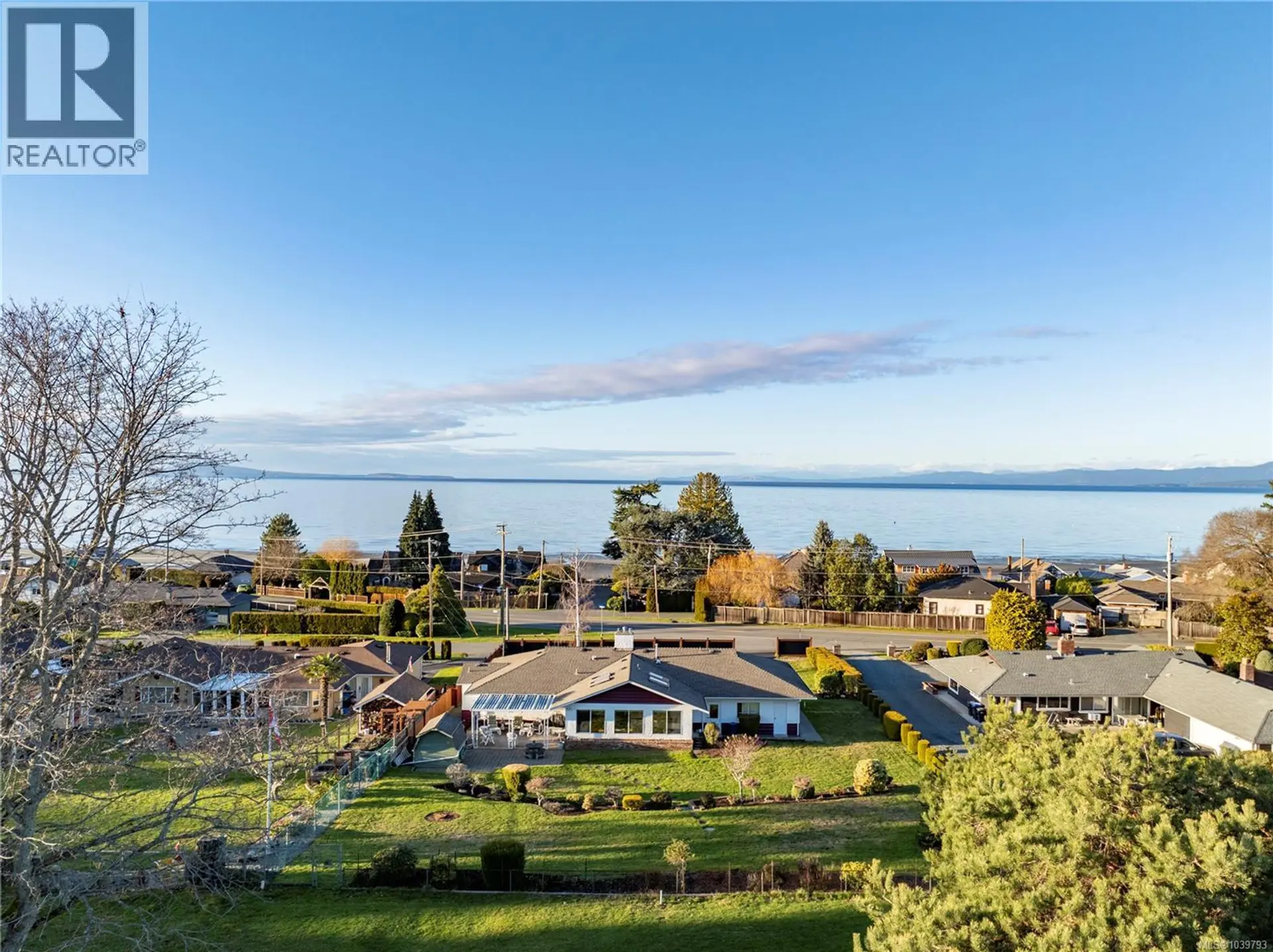 Property at 260 Elizabeth Ave, Qualicum Beach, BC