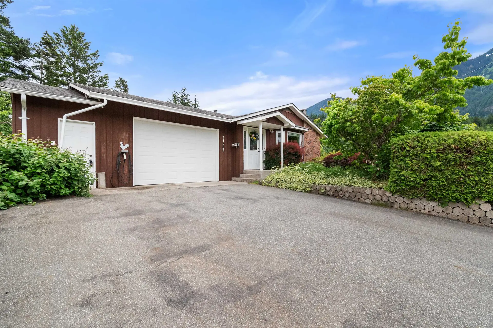Property at 21206 Lakeview Crescent, Hope, BC
