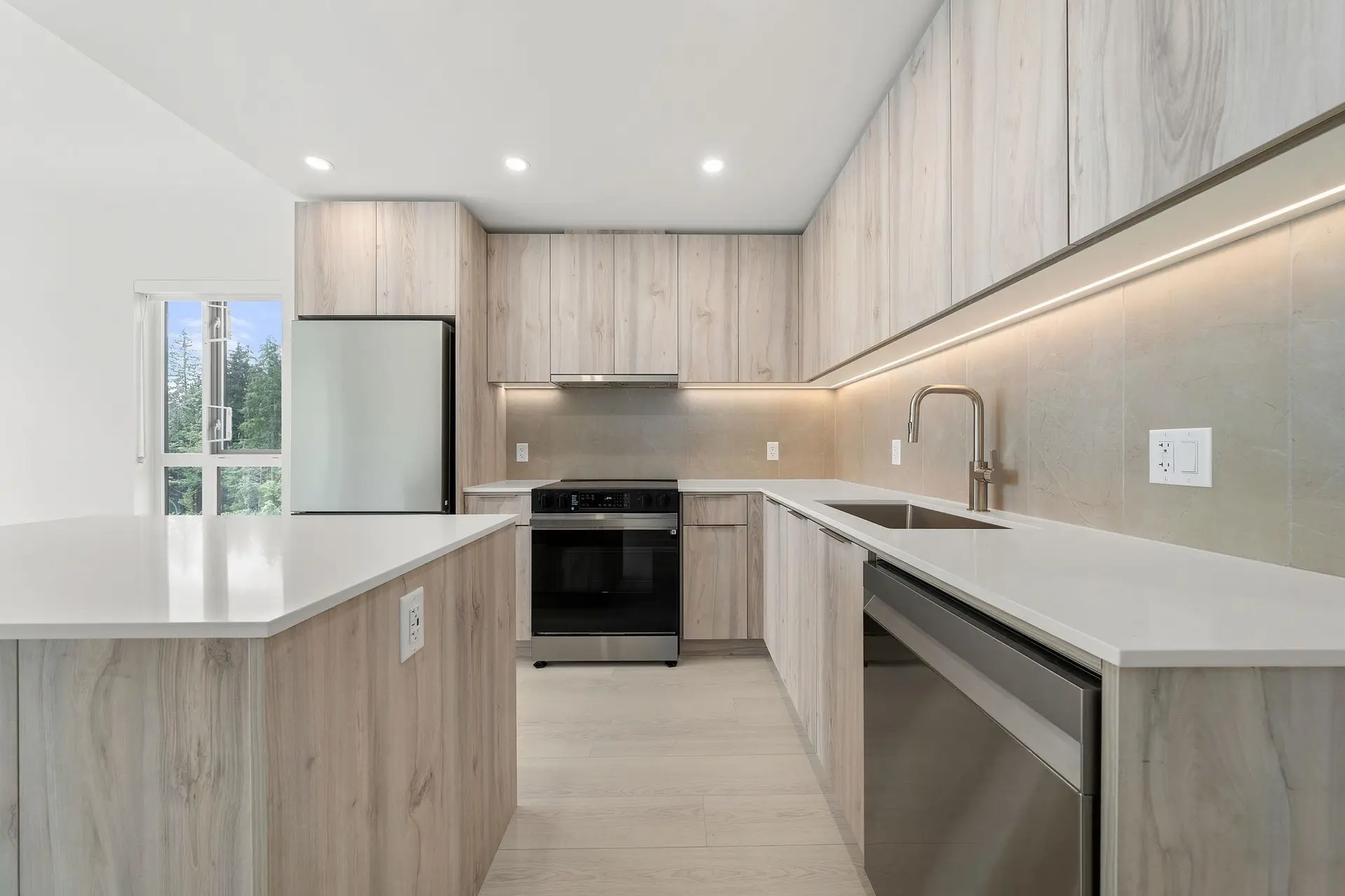Property at #404 3594 Malsum Drive, North Vancouver, BC