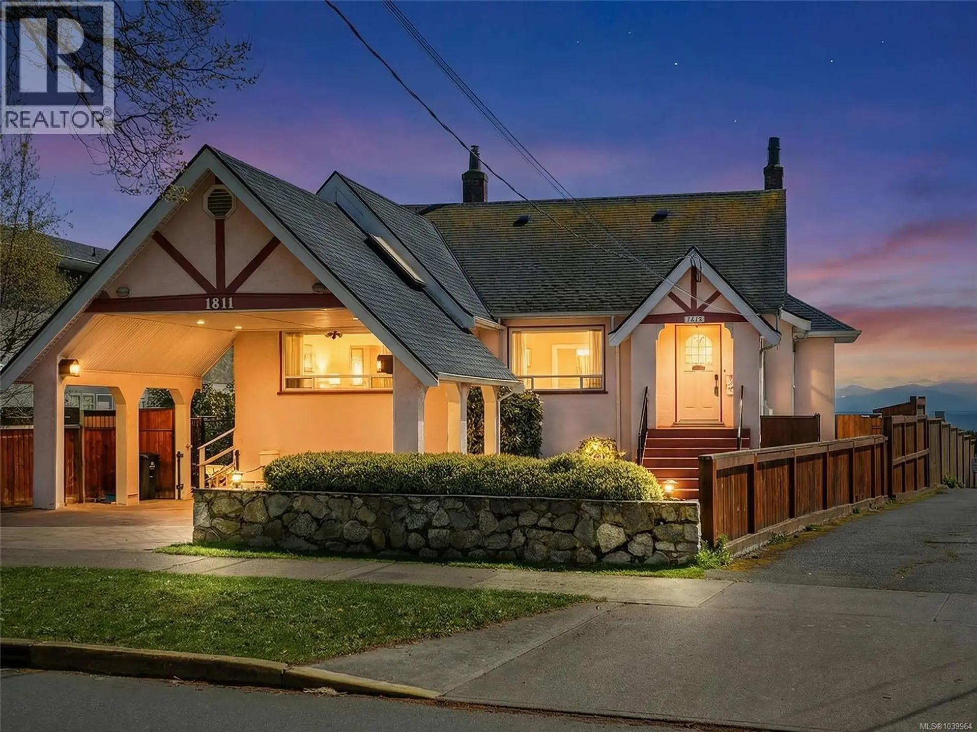 Property at 1811 Hollywood Cres, Victoria, BC