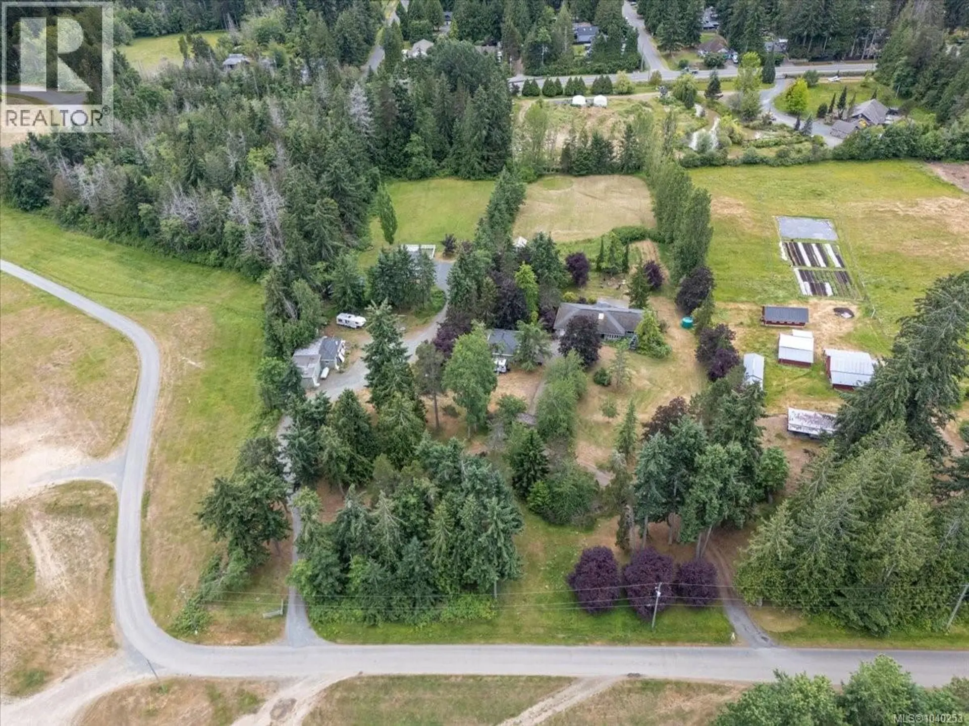 Property at 880 Garden Rd E, Qualicum Beach, BC