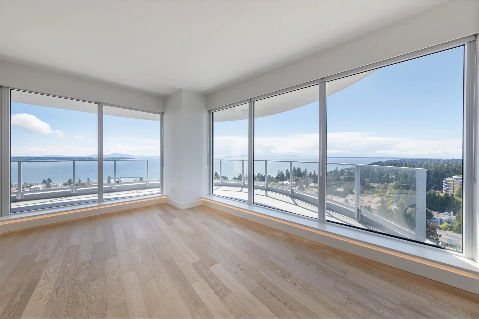 Property at #1605 1475 Foster Street, Surrey, BC