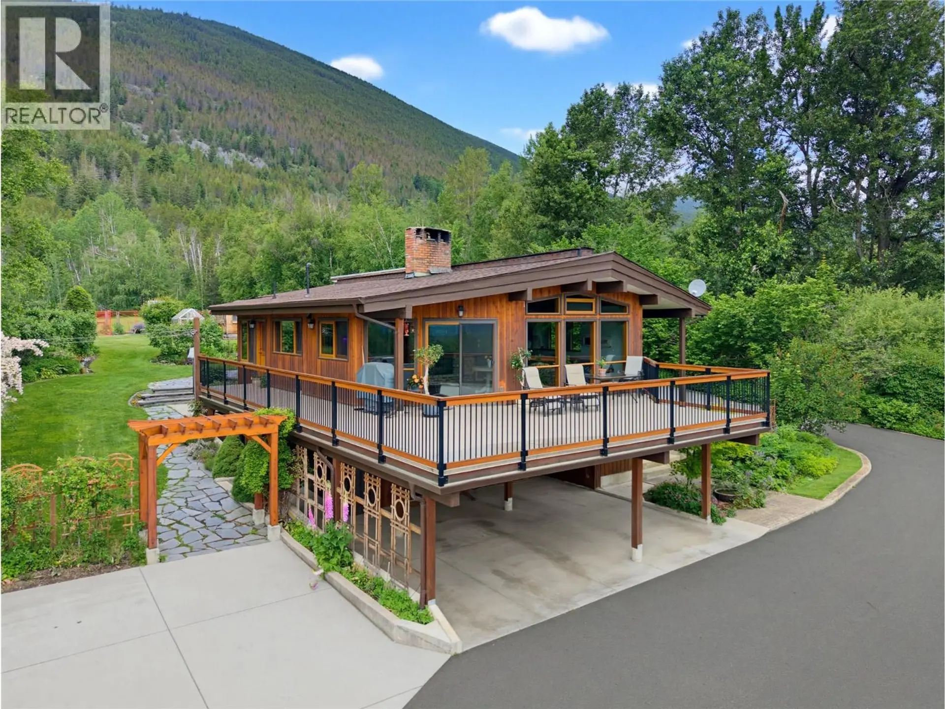 Property at 571 60 Street SW, Salmon Arm, BC