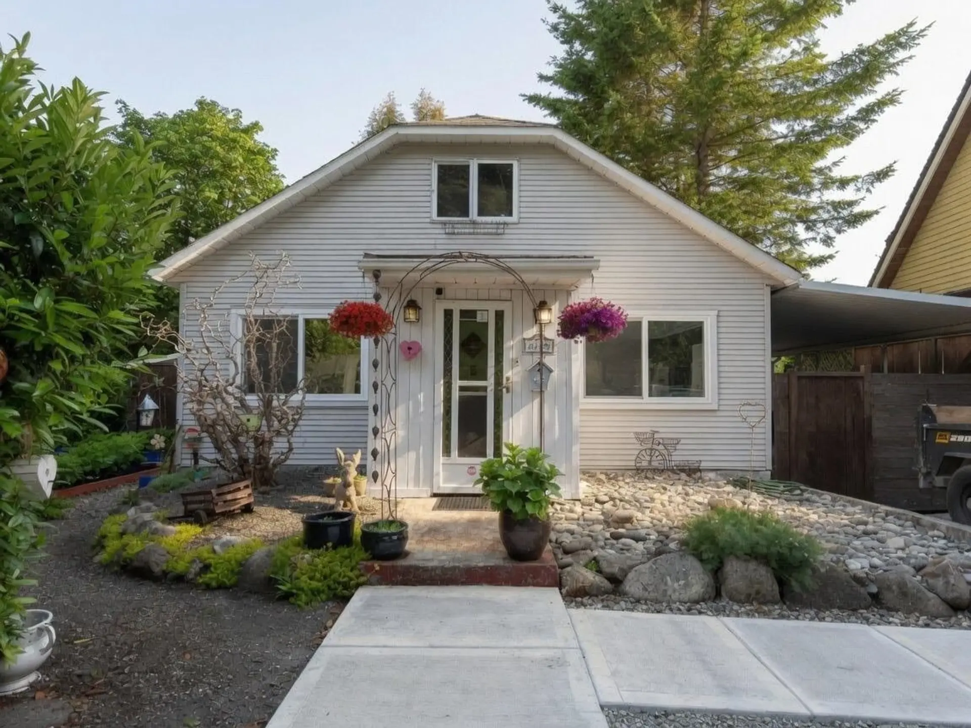 Property at 2725 Gordon Avenue, Surrey, BC