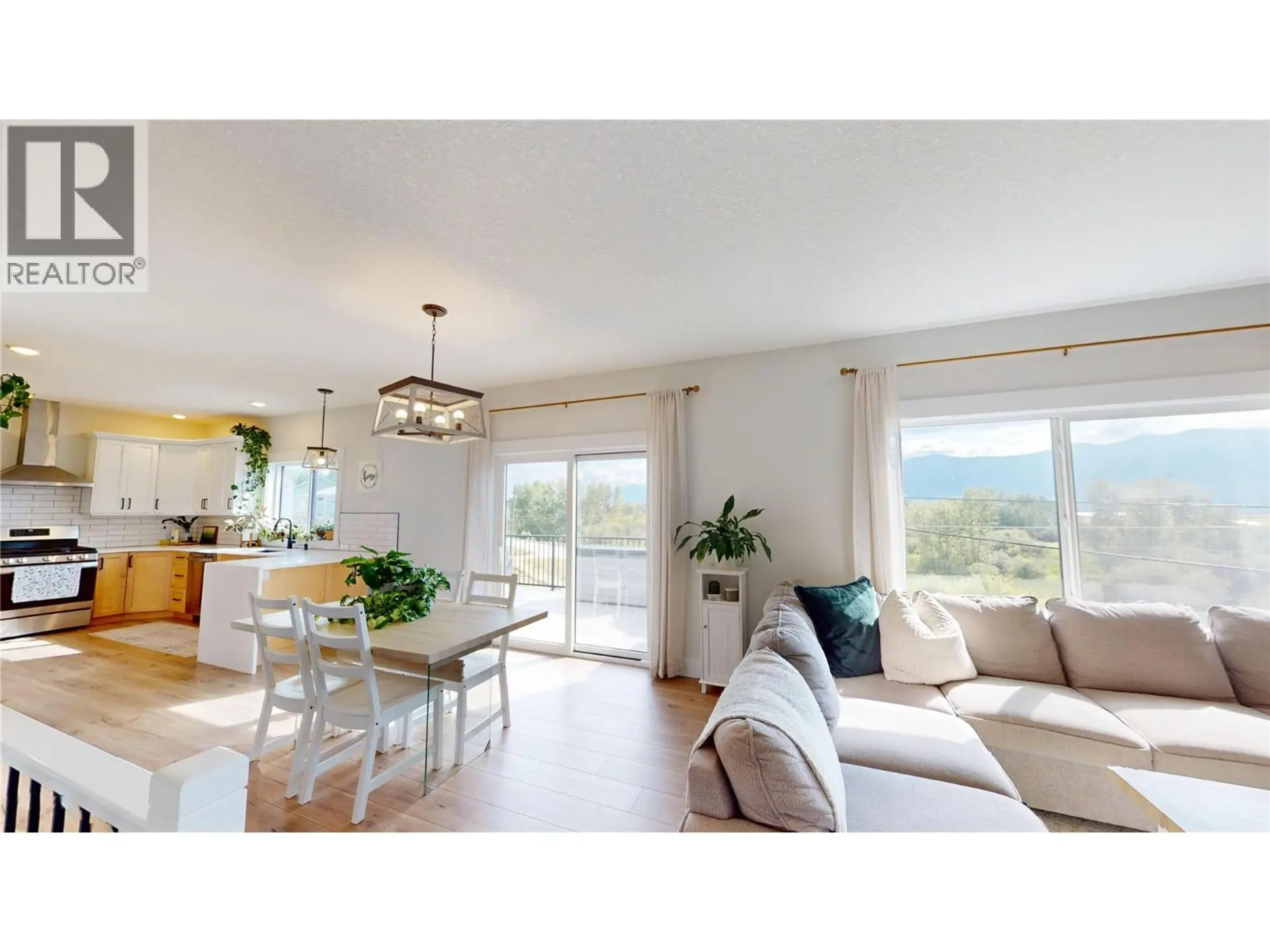 Property at 825 Selkirk Drive, Creston, BC