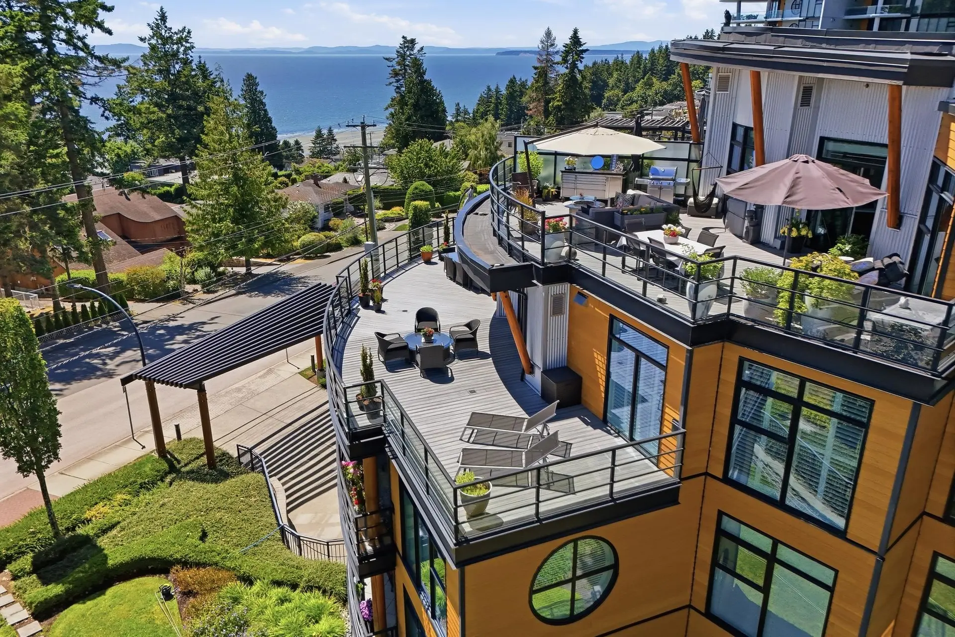 Property at #418 14855 Thrift Avenue, White Rock, BC