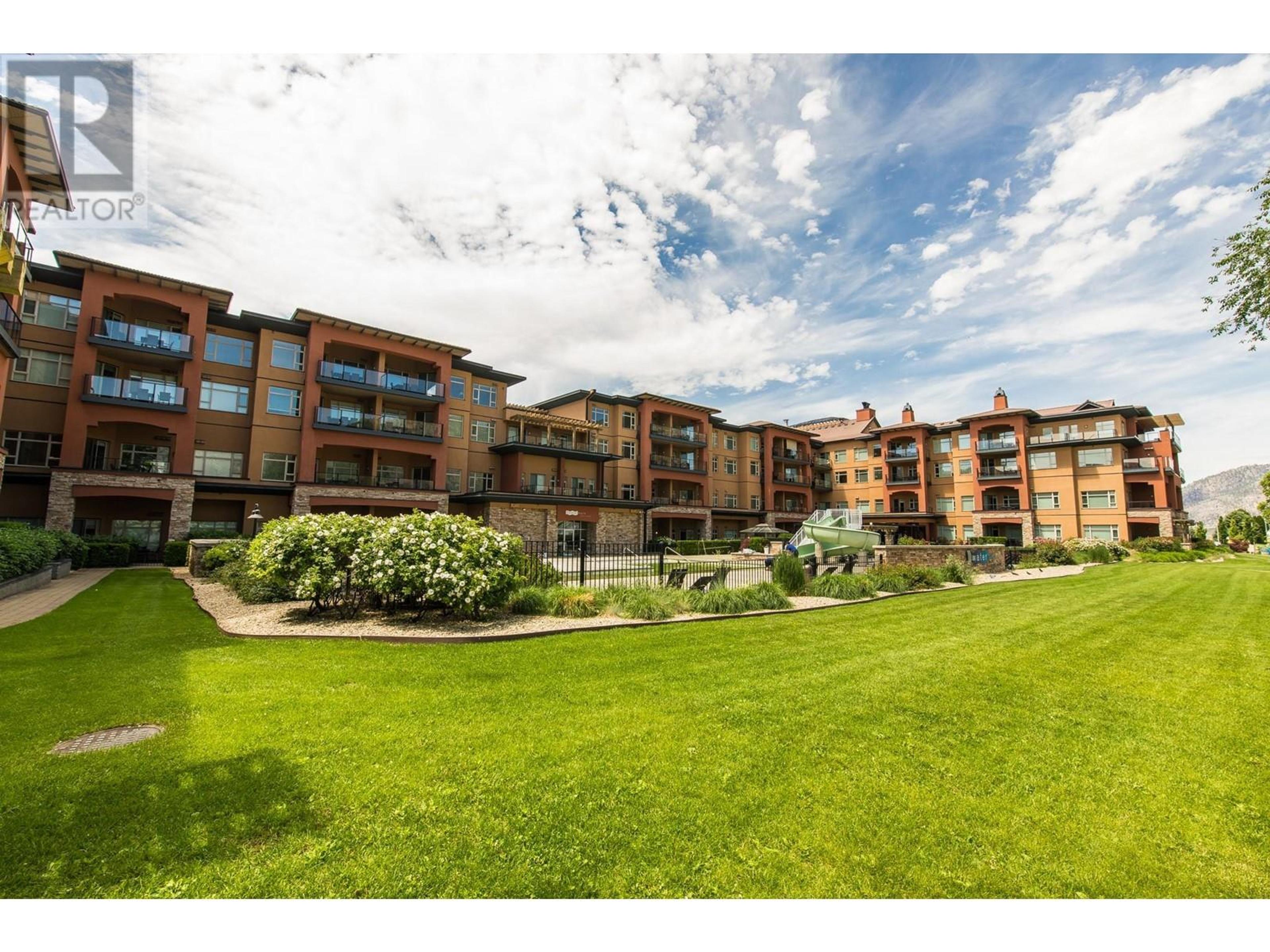 15 PARK Place, Osoyoos - Exteriors - Full Complex View - Photo 16