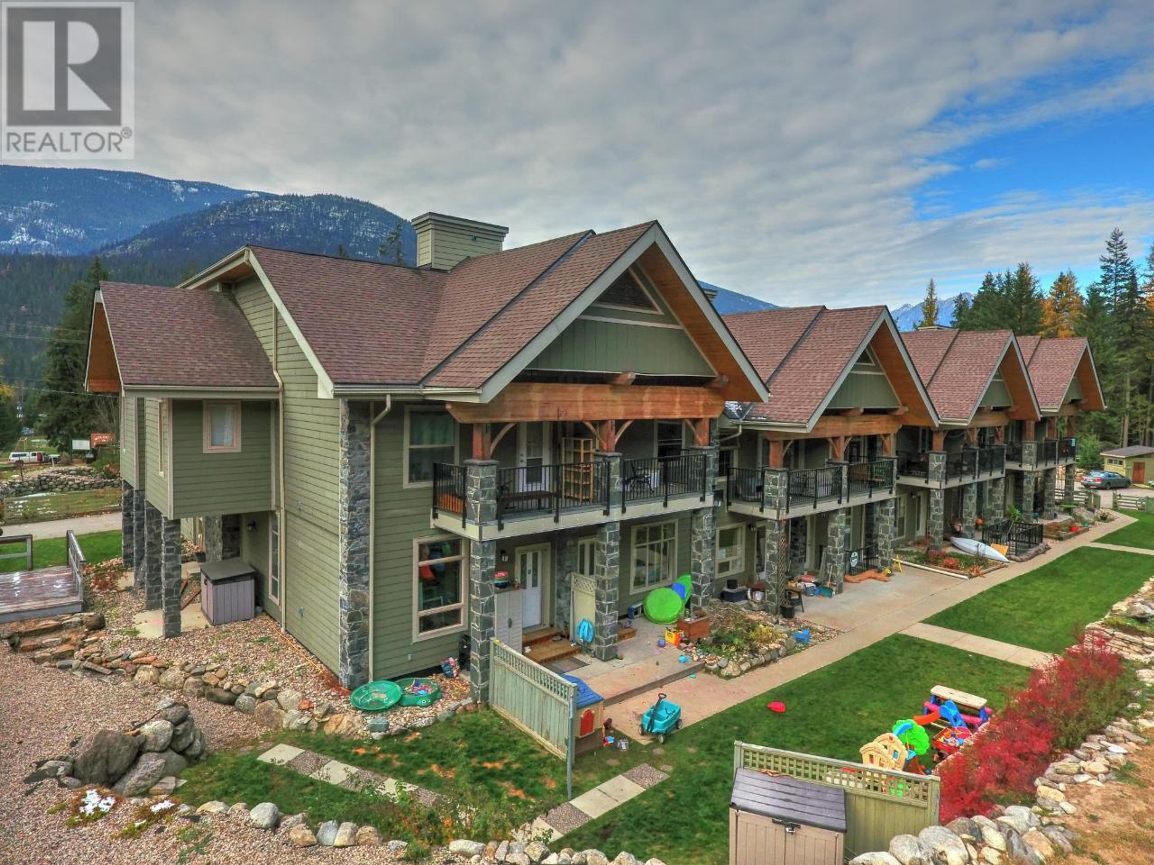 912 SLOCAN Street, Slocan - Exteriors - Full Complex View - Photo 1